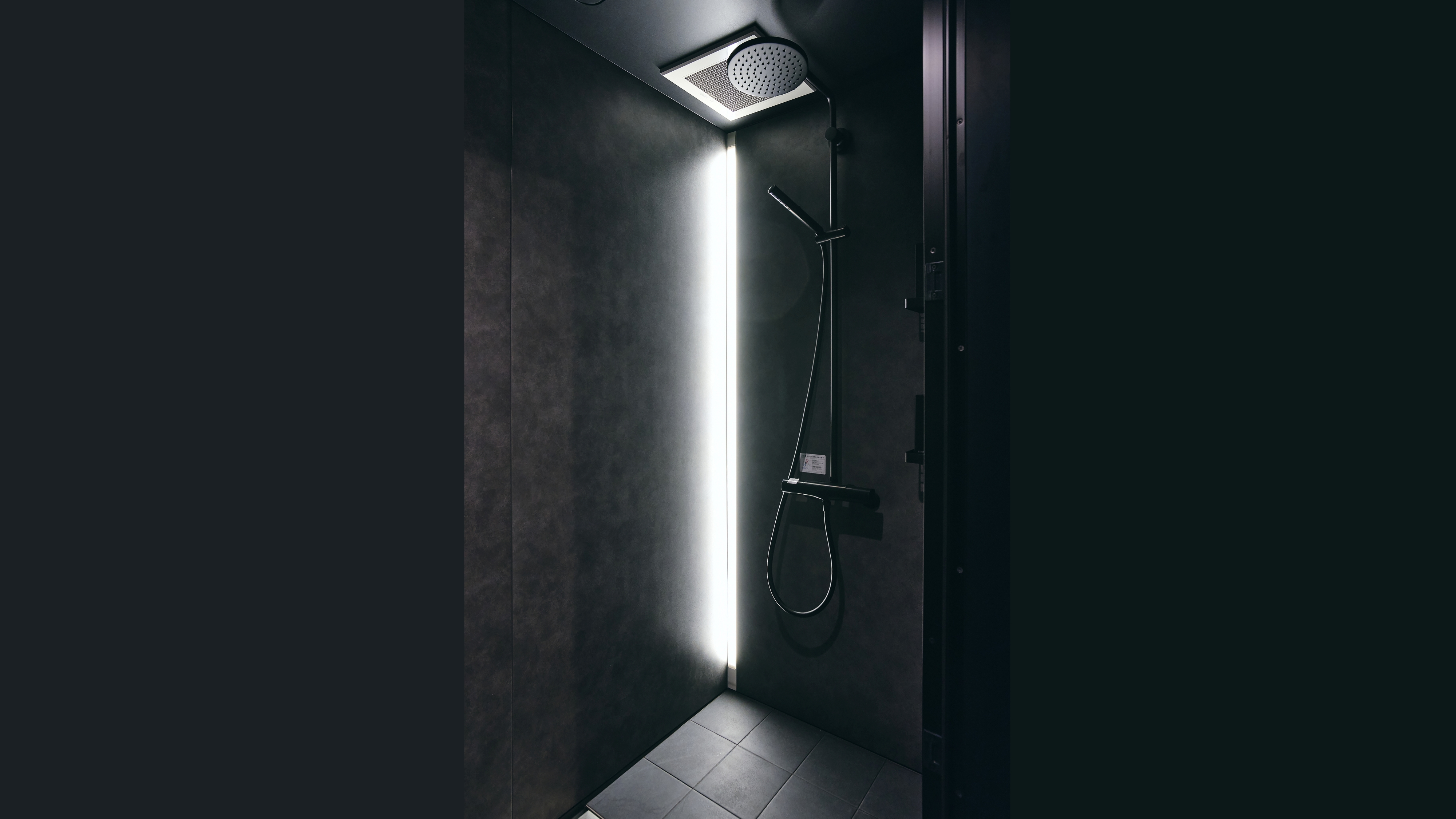 ロイヤルスイート　マスターベッドルーム専用シャワーブース