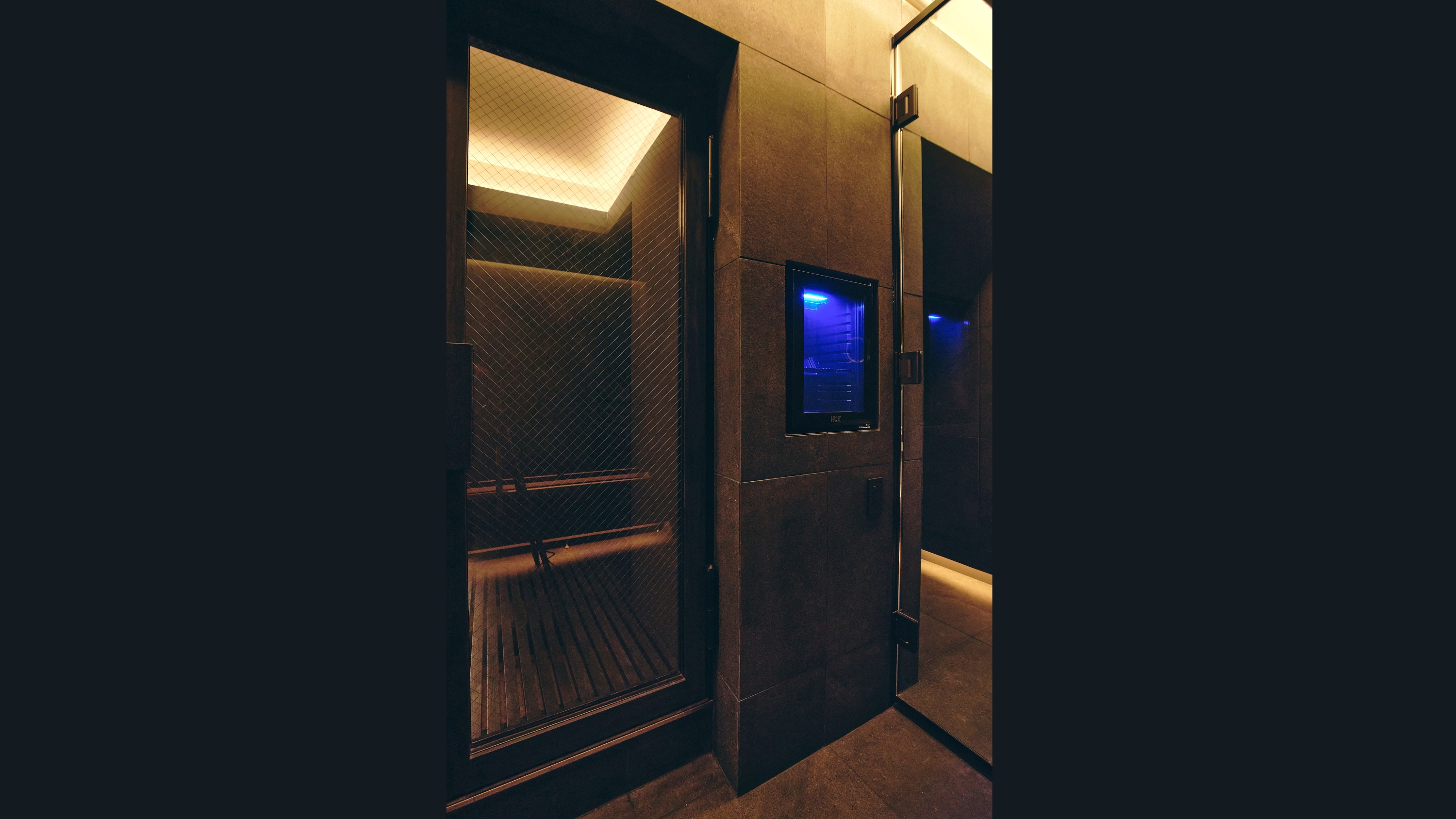 ホテル２階貸切サウナ「NEST SAUNA」　NO.1　冷蔵庫
