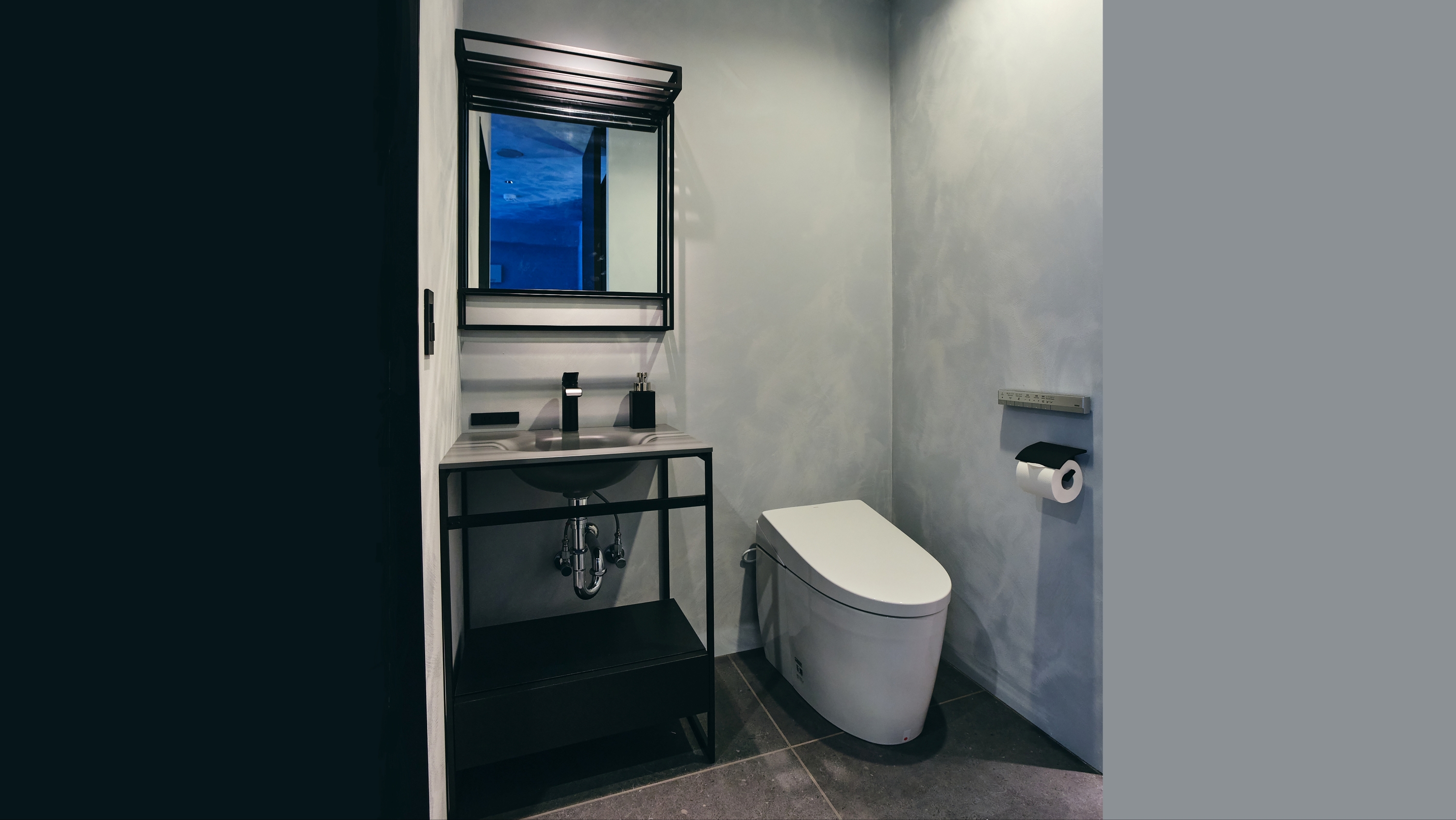 ロイヤルスイート　マスターベッドルーム専用トイレ