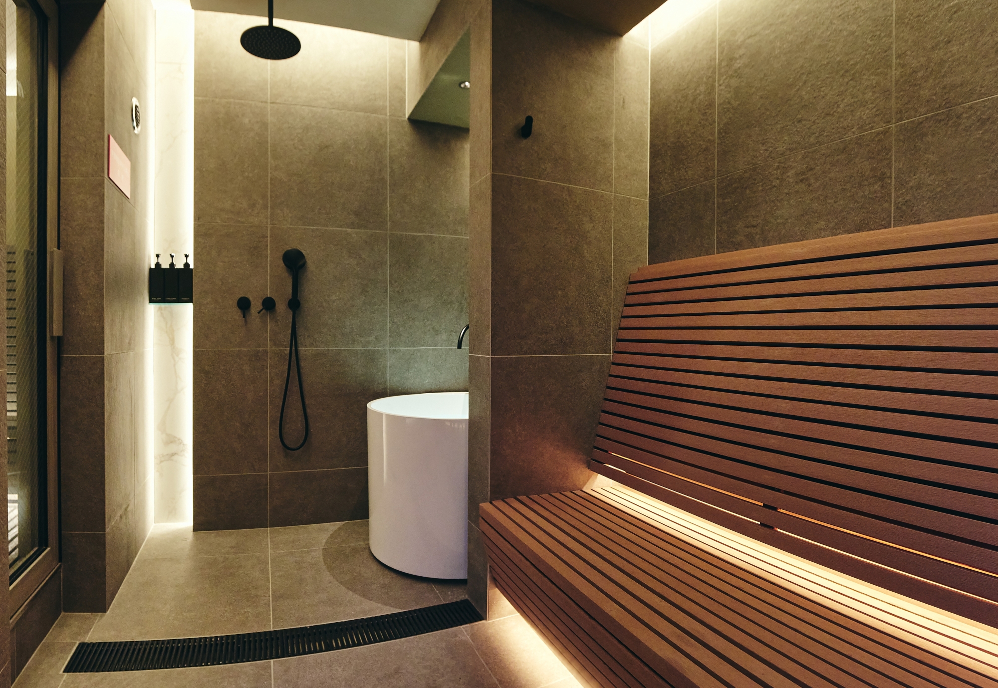 ■ホテル２階貸切サウナ「NEST SAUNA」　NO.２