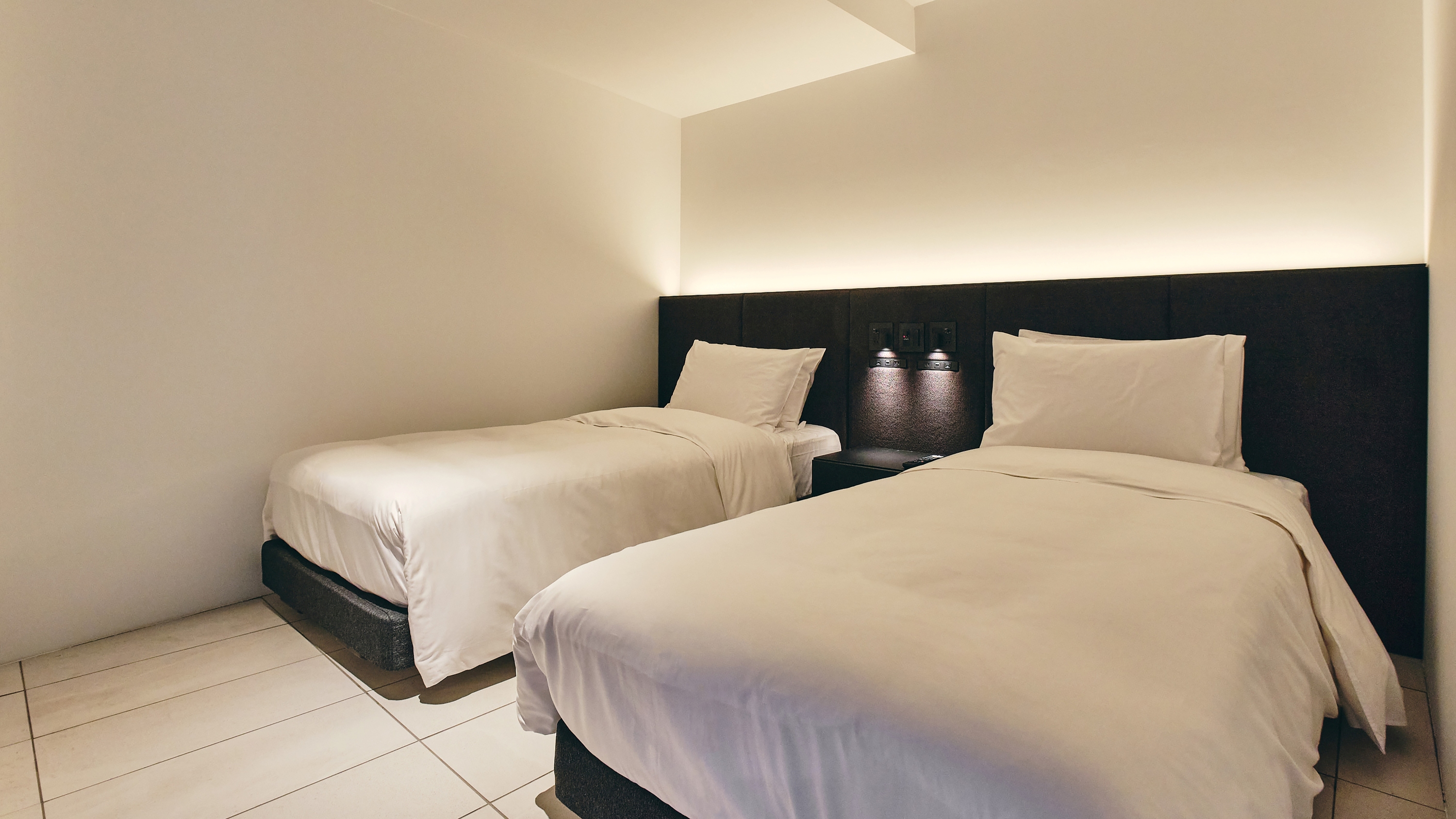 プレミアスイート＜キッチン＞　ツインベッドルーム