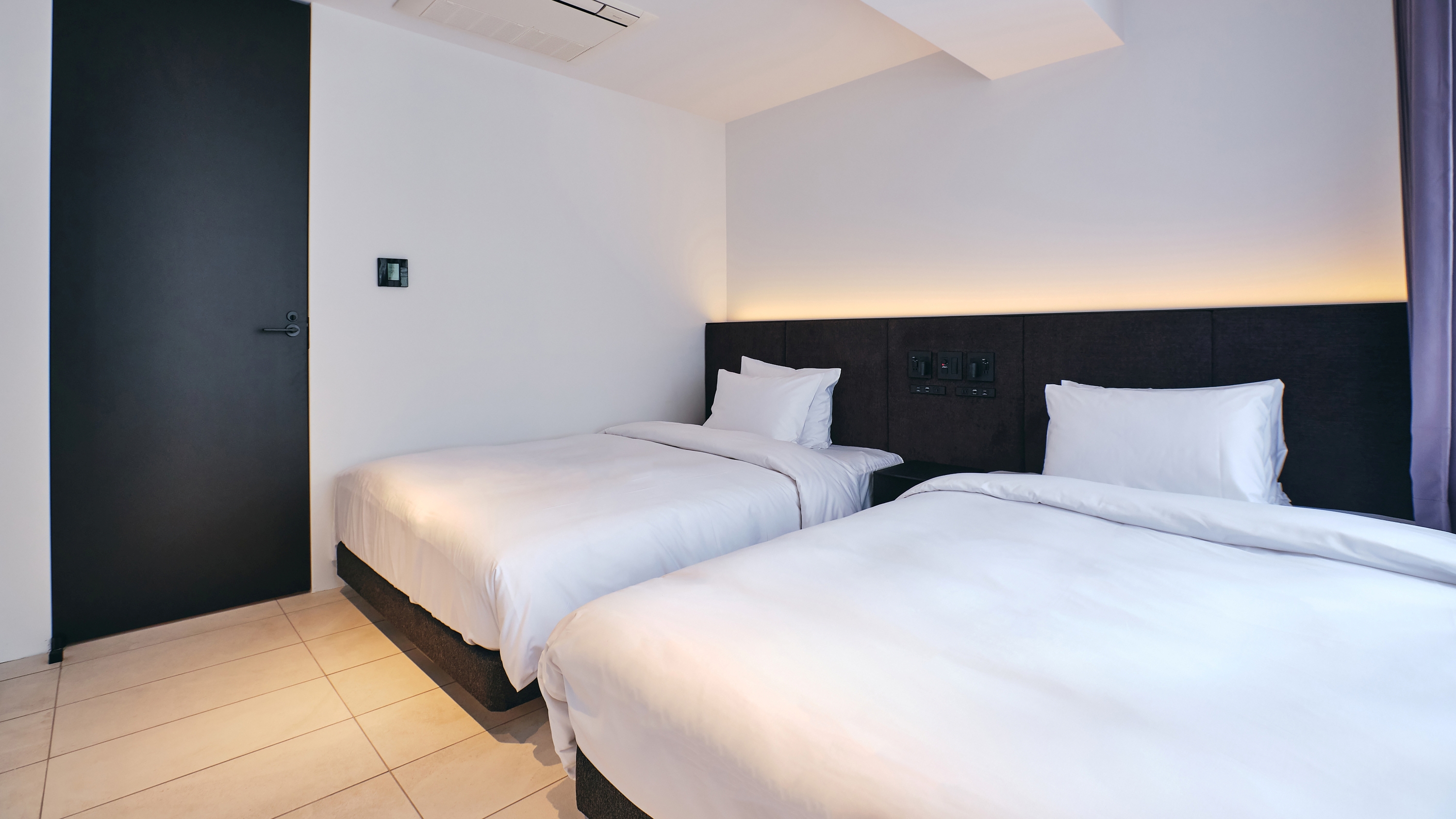 プレミアスイート＜キッチン＞　マスターベッドルーム