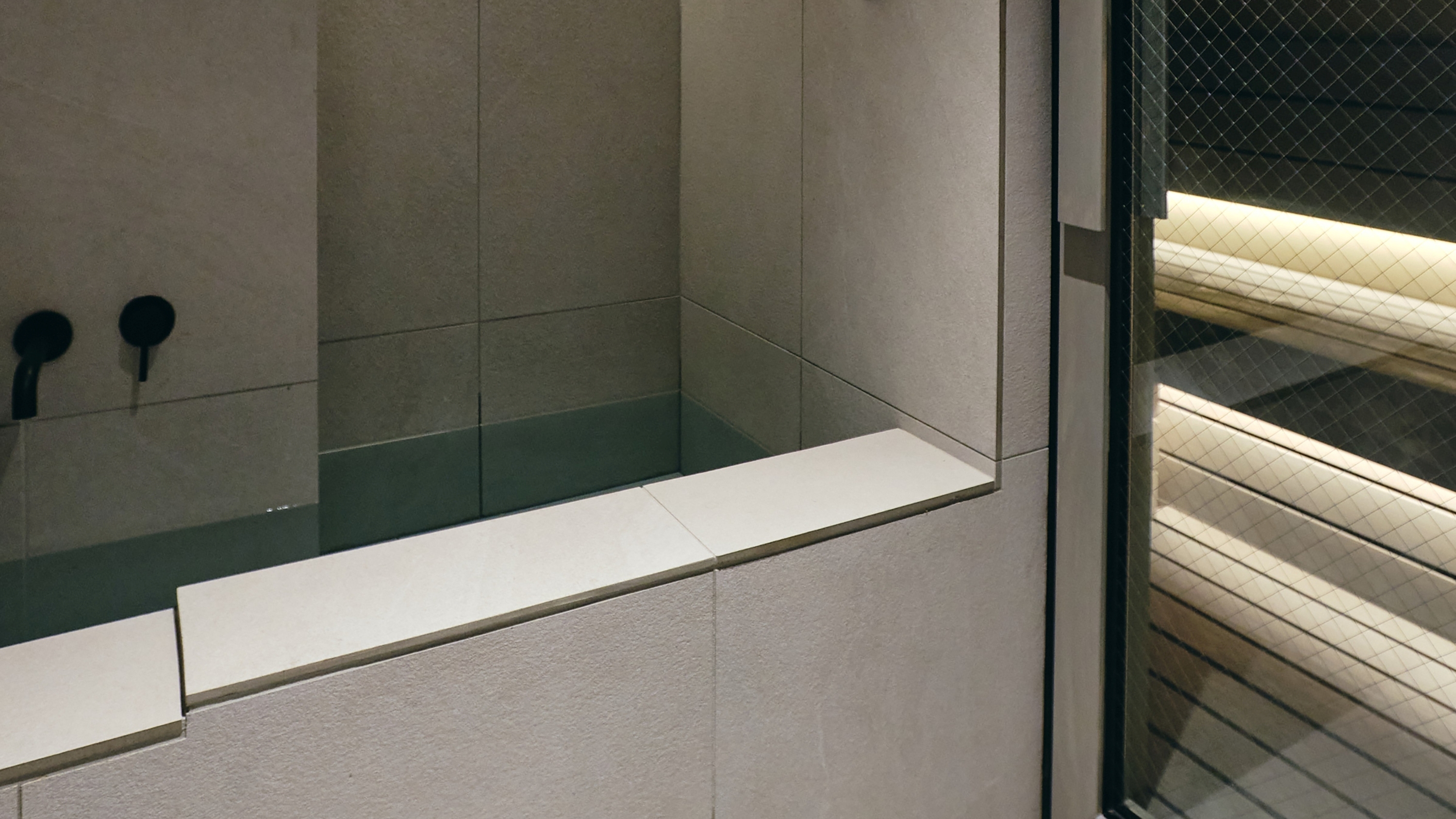 プレミアスイート＜キッチン＞　チラー付き水風呂