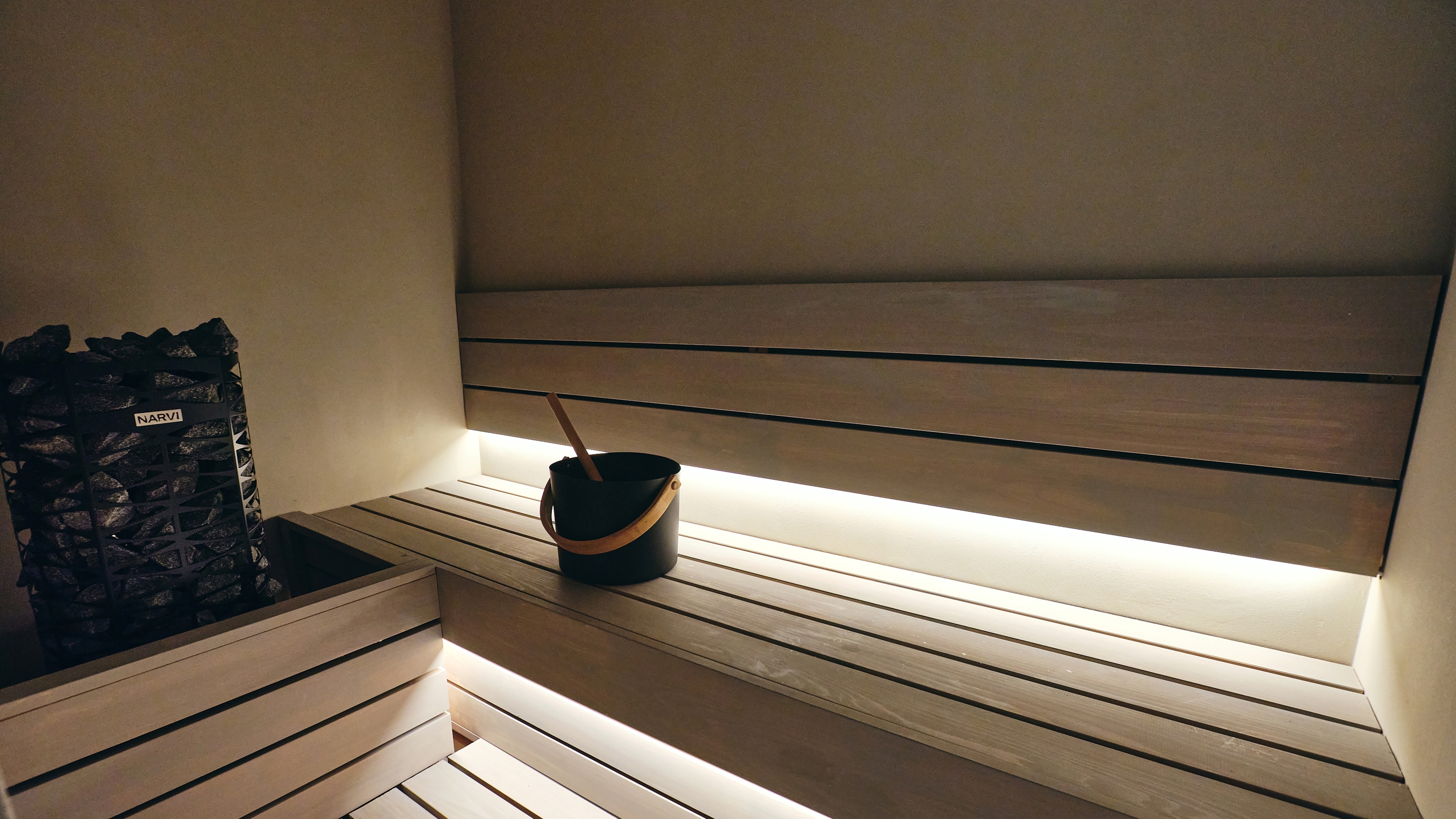 プレミアスイート＜アイランドキッチン＞　客室内ロウリュサウナ