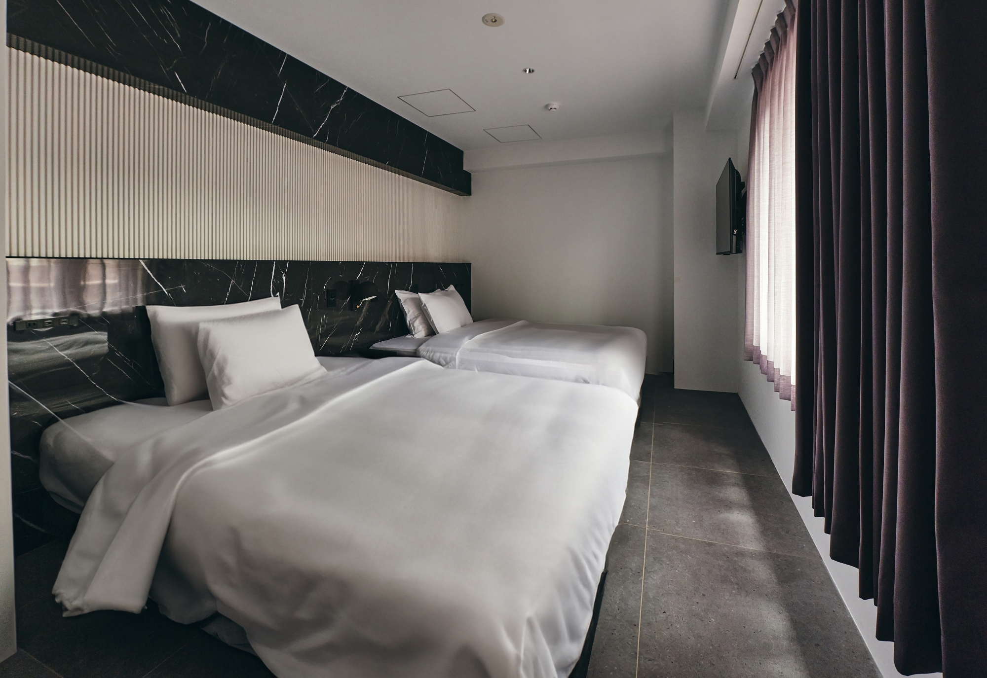 ■プレミアスイート＜アイランドキッチン＞　マスターベッドルーム