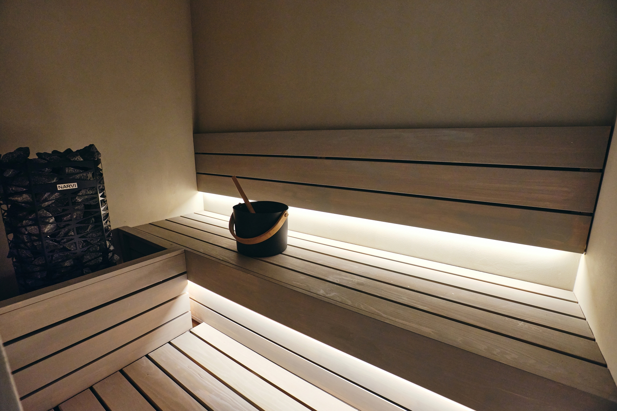 ■プレミアスイート＜アイランドキッチン＞　客室内ロウリュサウナ