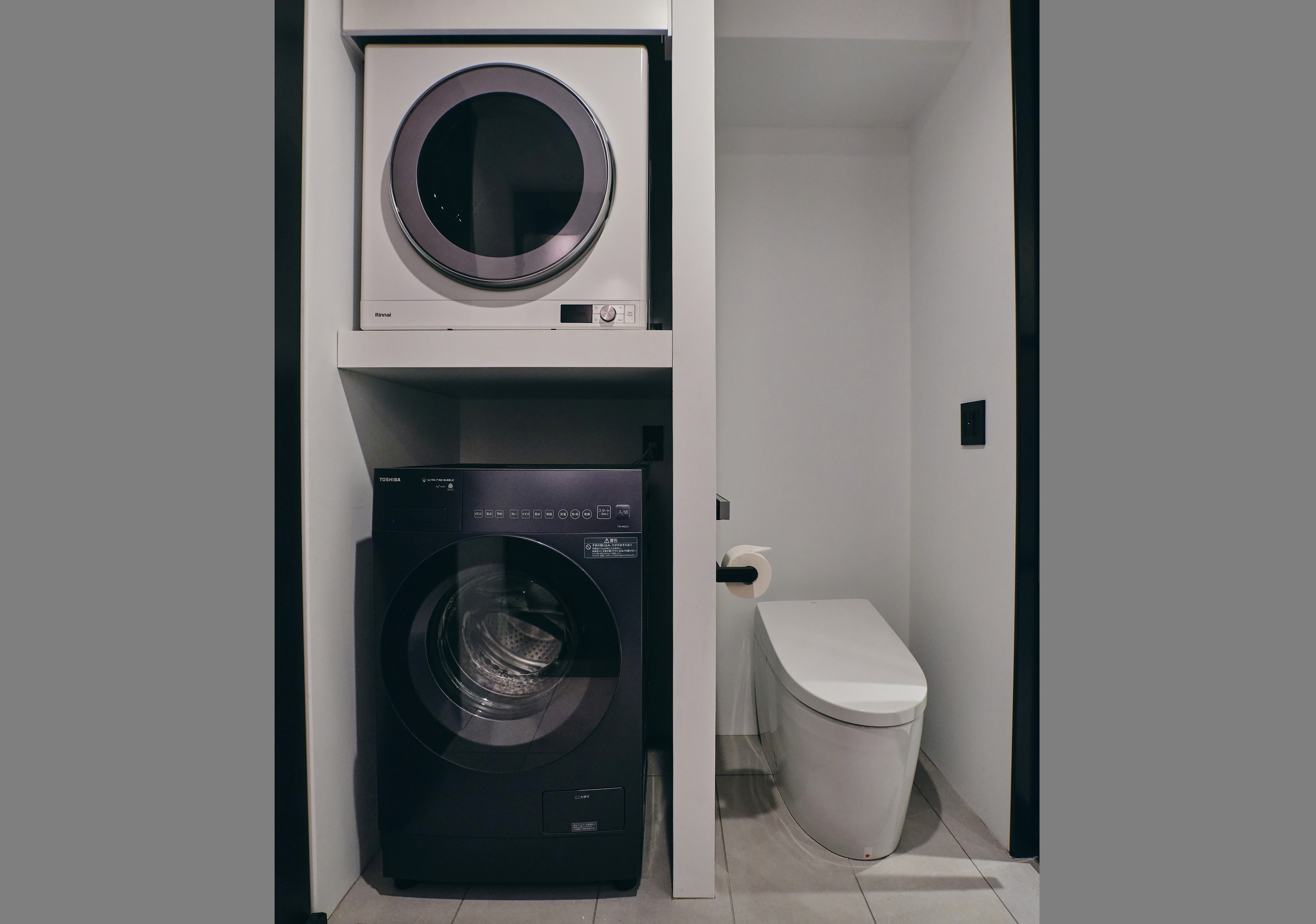 ■レミアスイート＜キッチン＞　トイレ＆ランドリー（ドラム式洗濯乾燥機＆独立乾燥機）