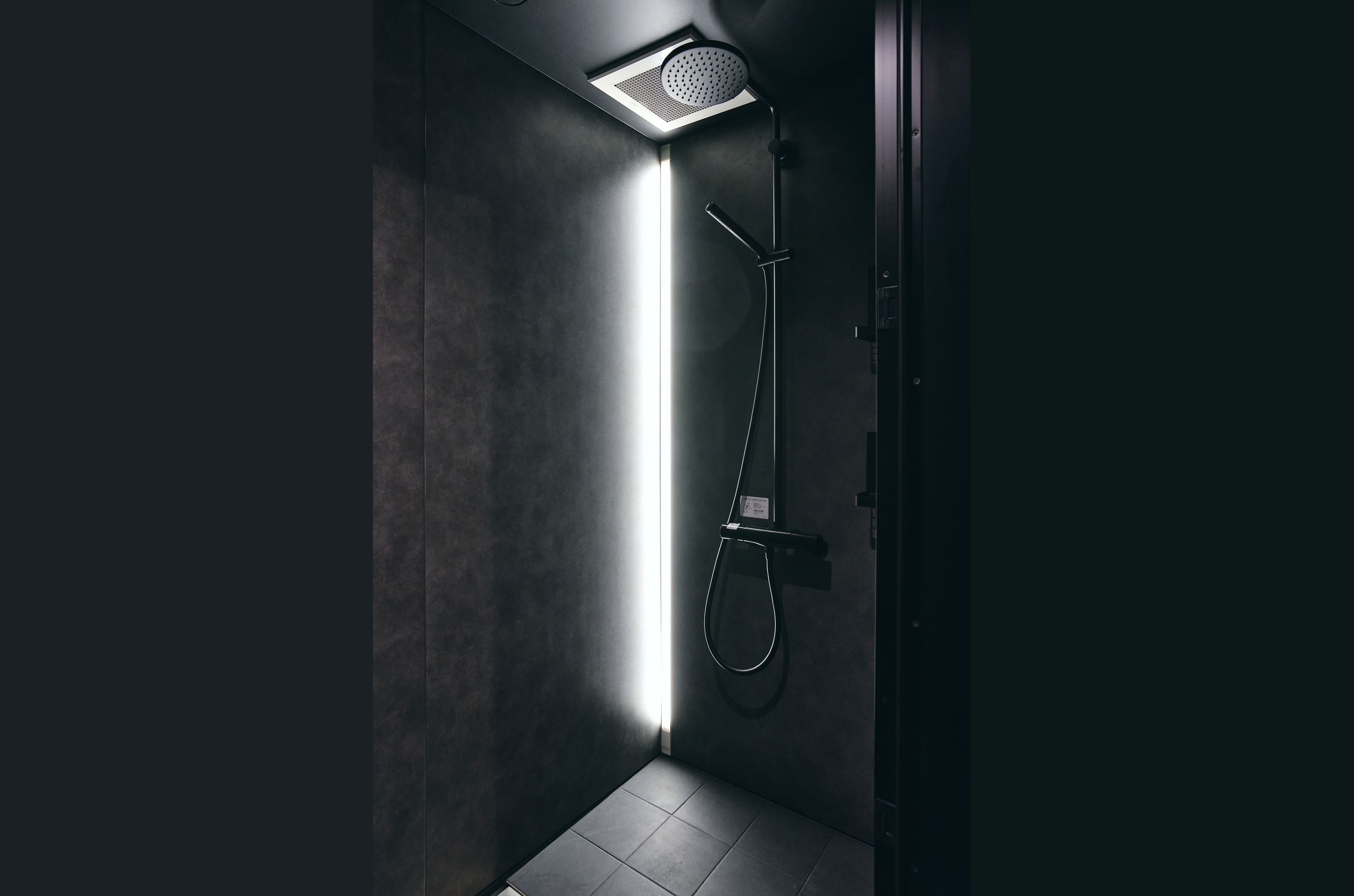 ■ロイヤルスイート　マスターベッドルーム専用シャワーブース