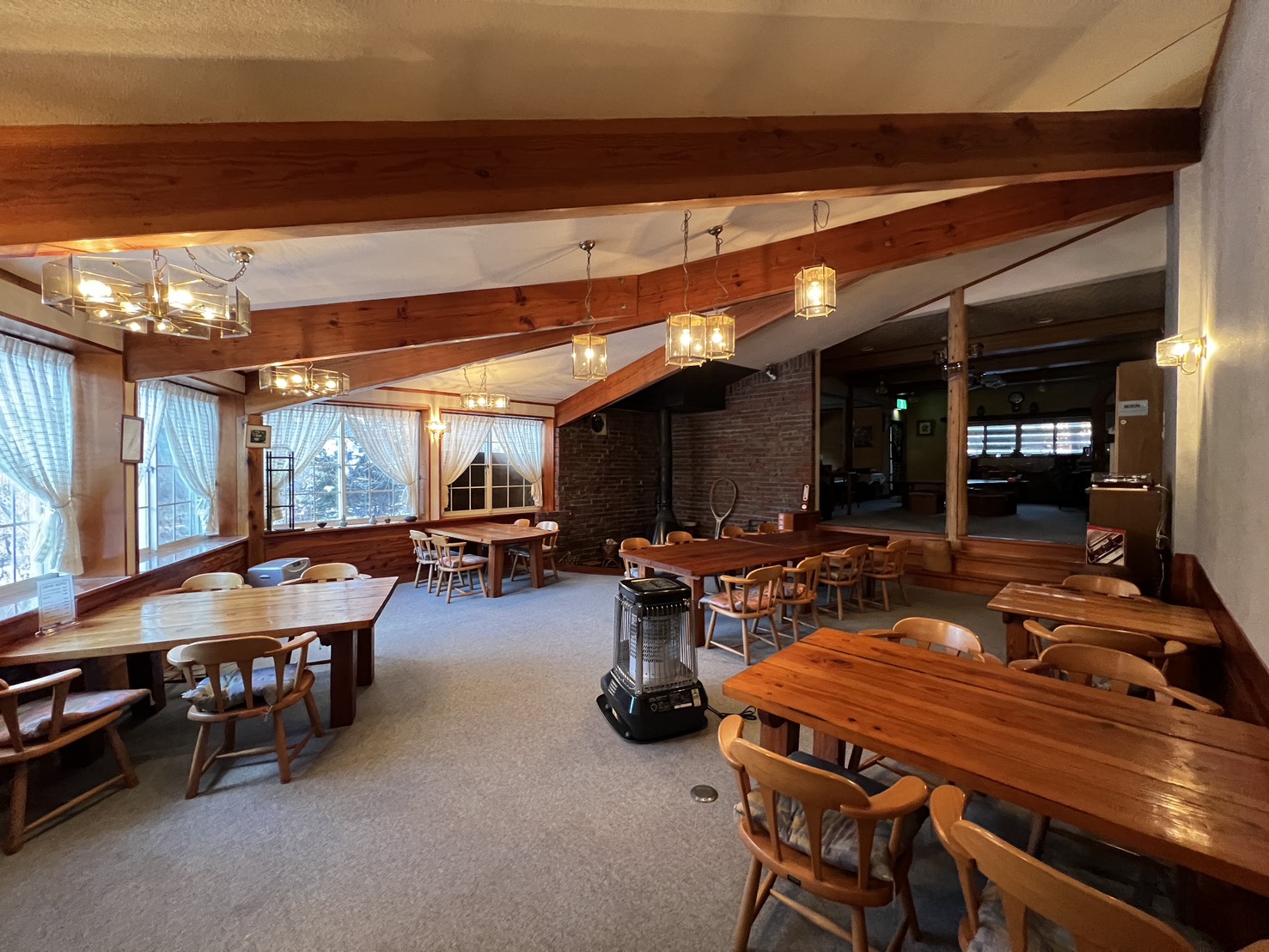 お食事、ゲーム等自由にご利用ください