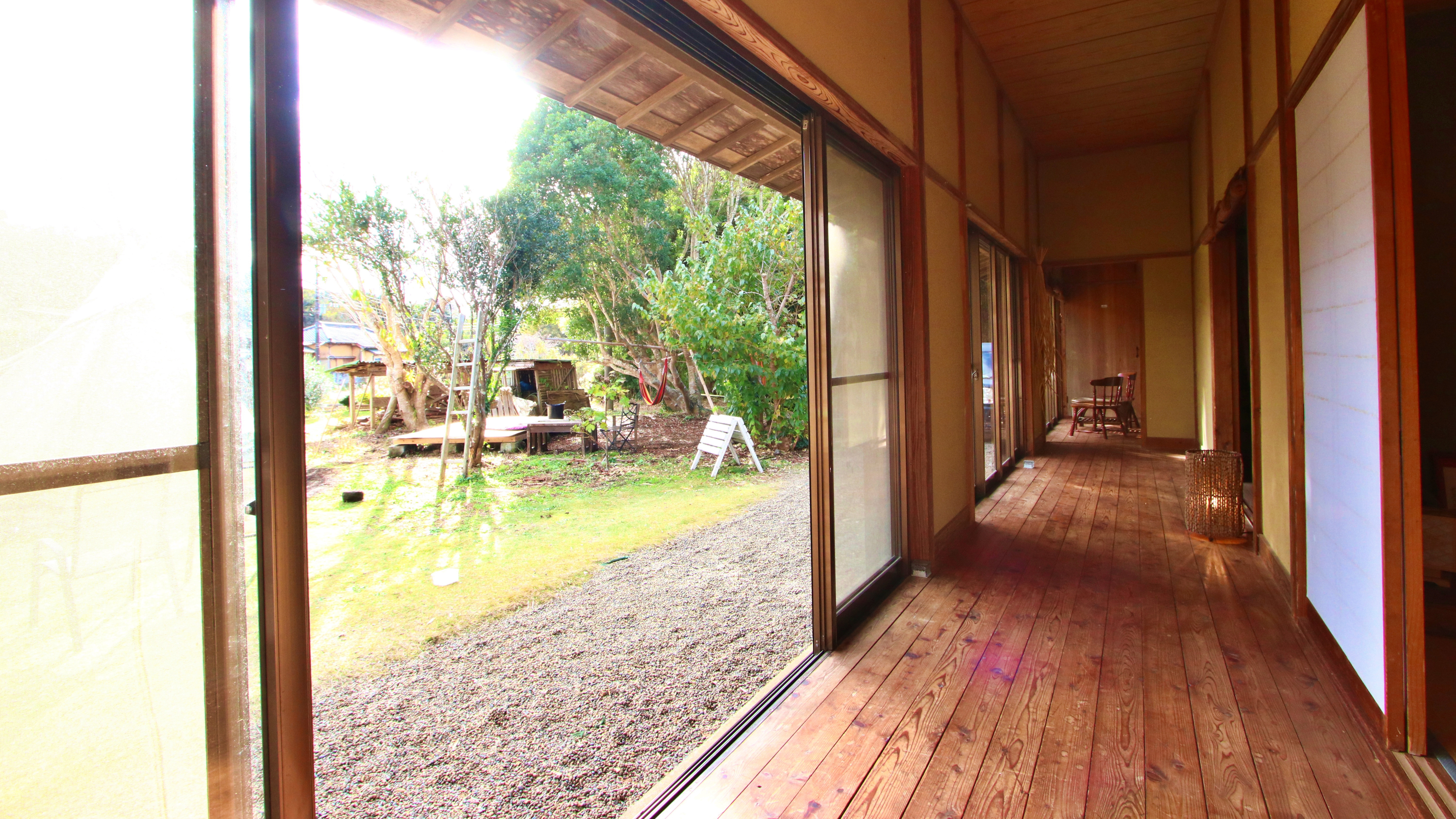 縁側には気持ちの良い風が*