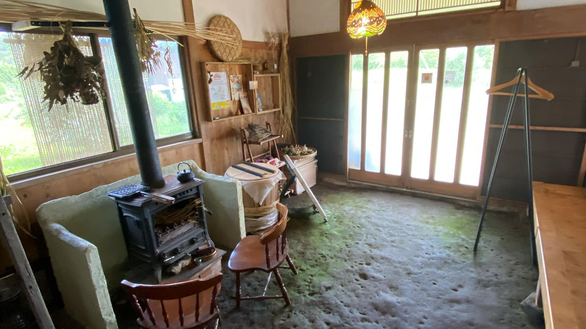 【客室】暖炉を囲める土間があります*