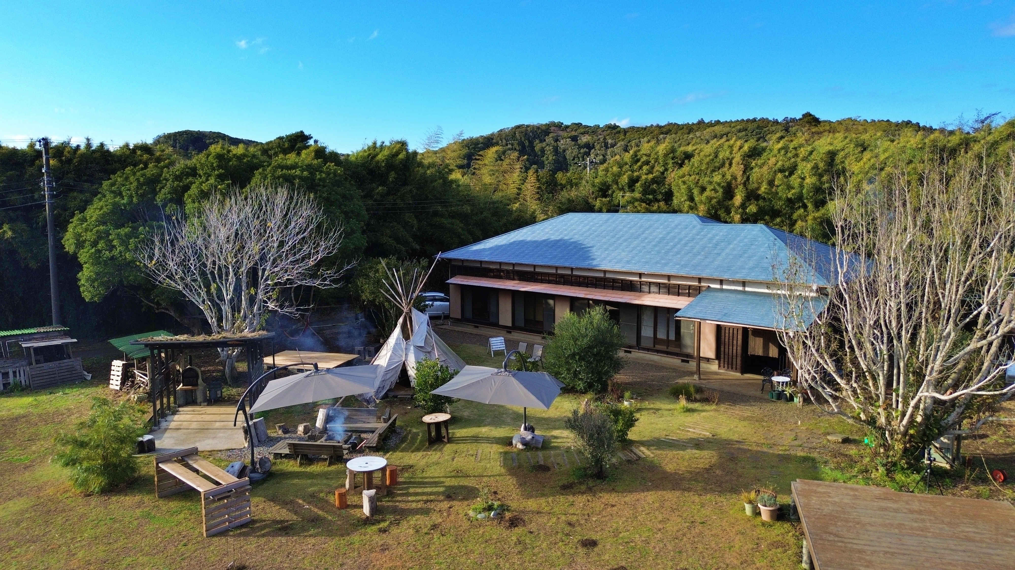 里山の自然に囲まれた環境*