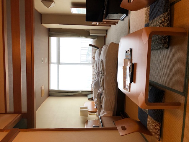 和洋室　ベット２台　3名様まで利用可能　バス、トイレ付。