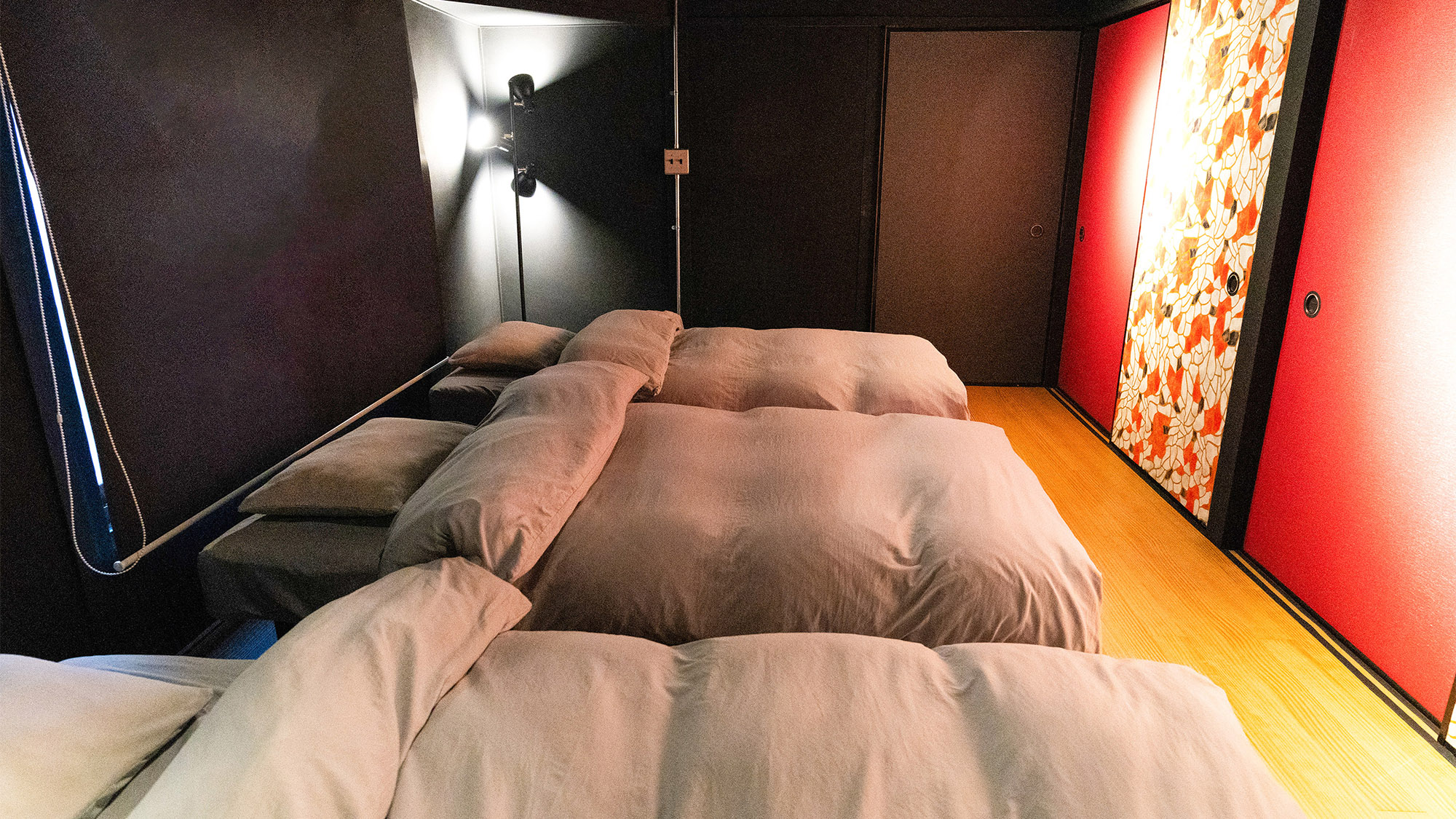 ・【お部屋】シングルベッド3台をご用意しております。旅の疲れをしっかり癒すことができます