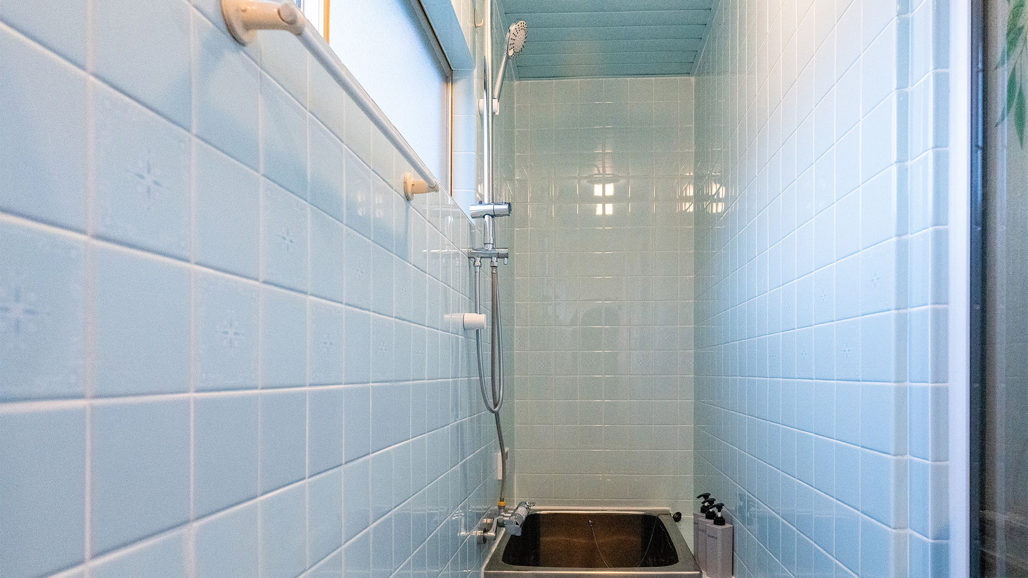 ・【お風呂】独立した洗い場とバスタブをご用意。快適なバスタイムをお過ごしください