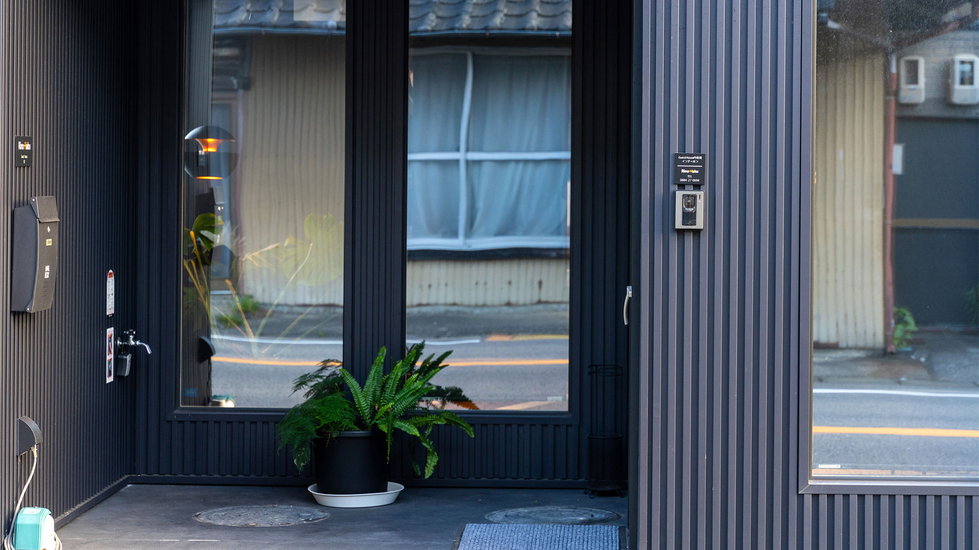 ・【エントランス】非対面のセルフチェックインでご入室いただけます。気兼ねなくお過ごしください