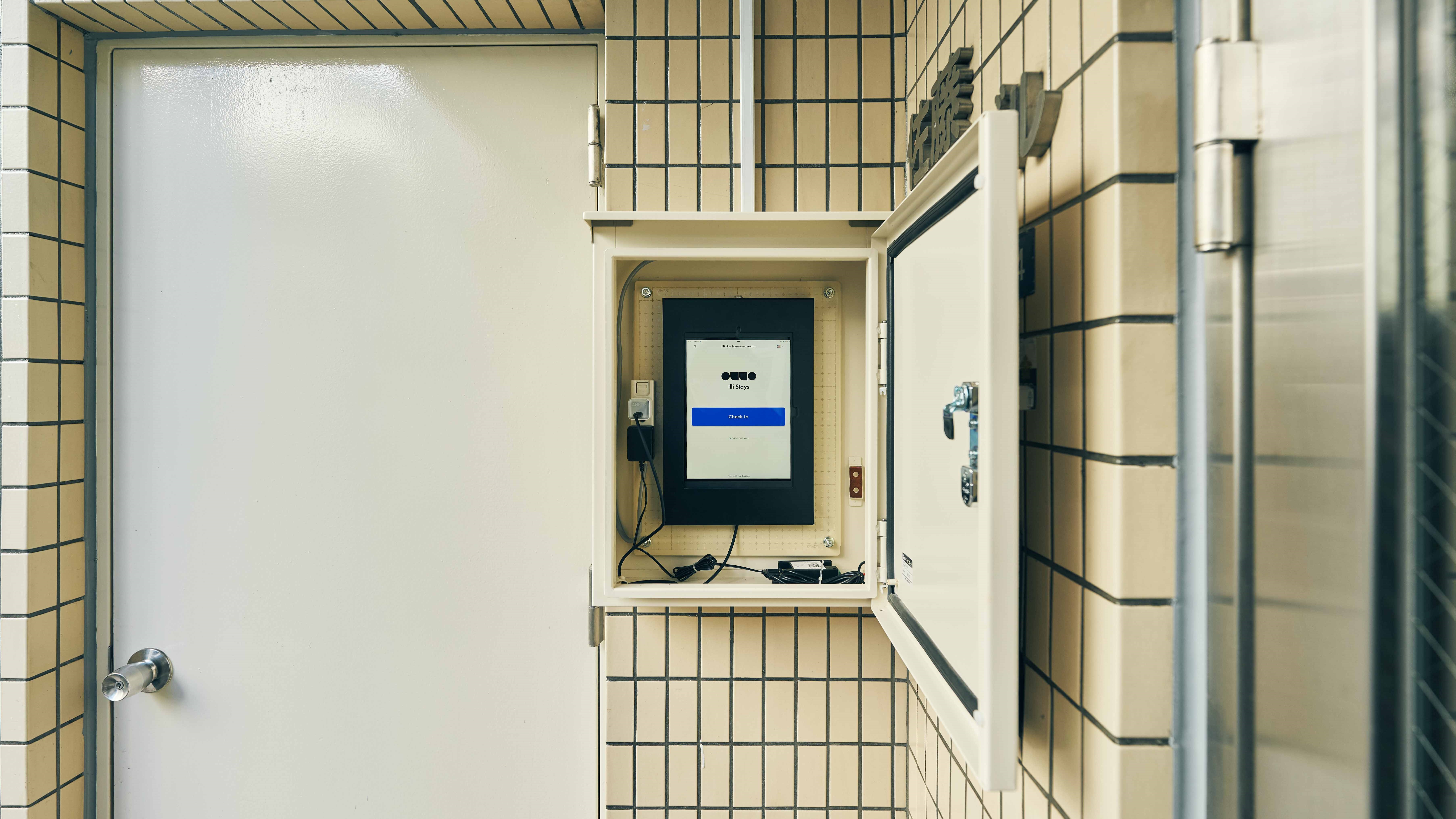 夜間チェックインタブレット