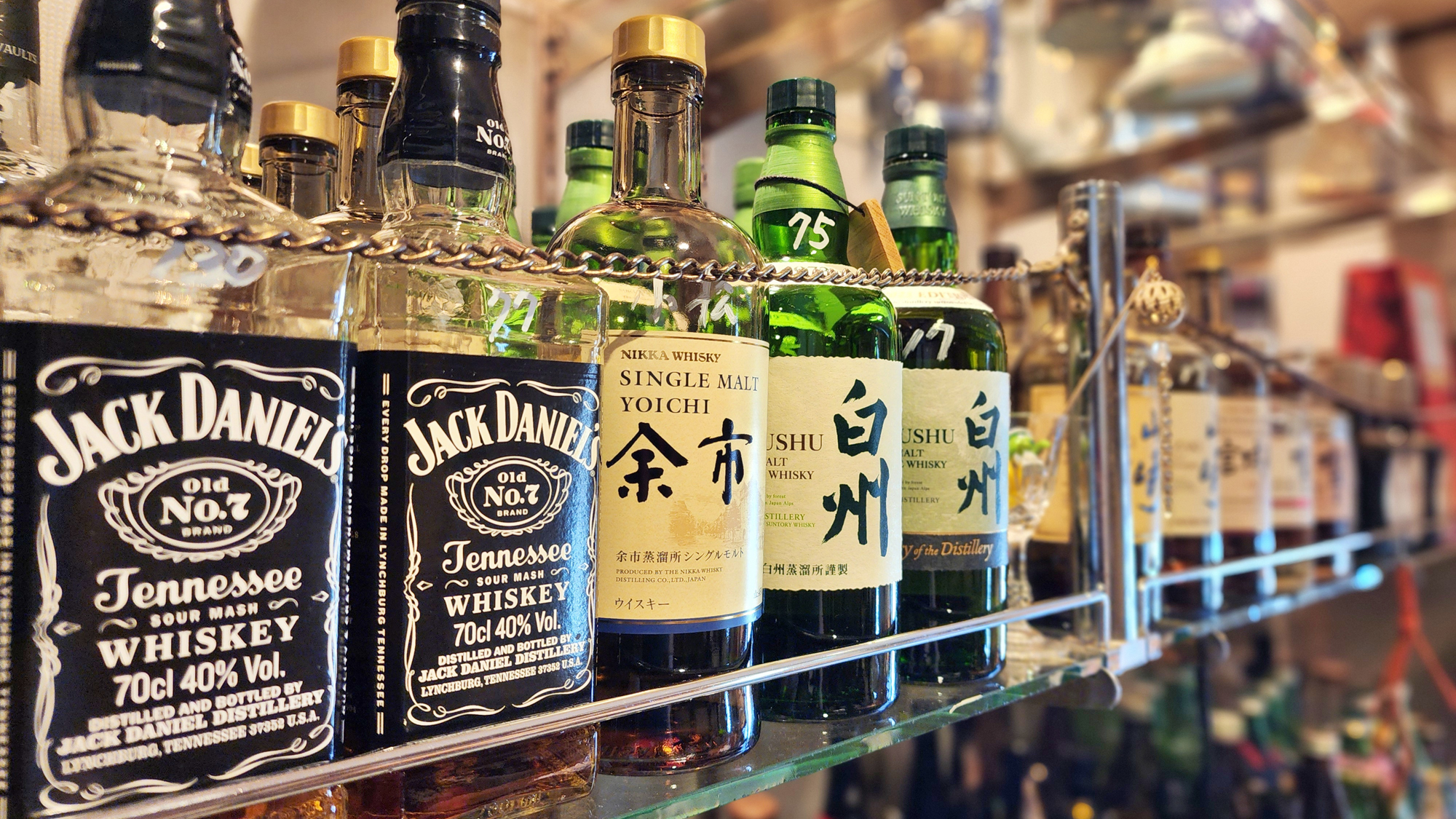 【スナック】お酒を豊富に取り揃えております 