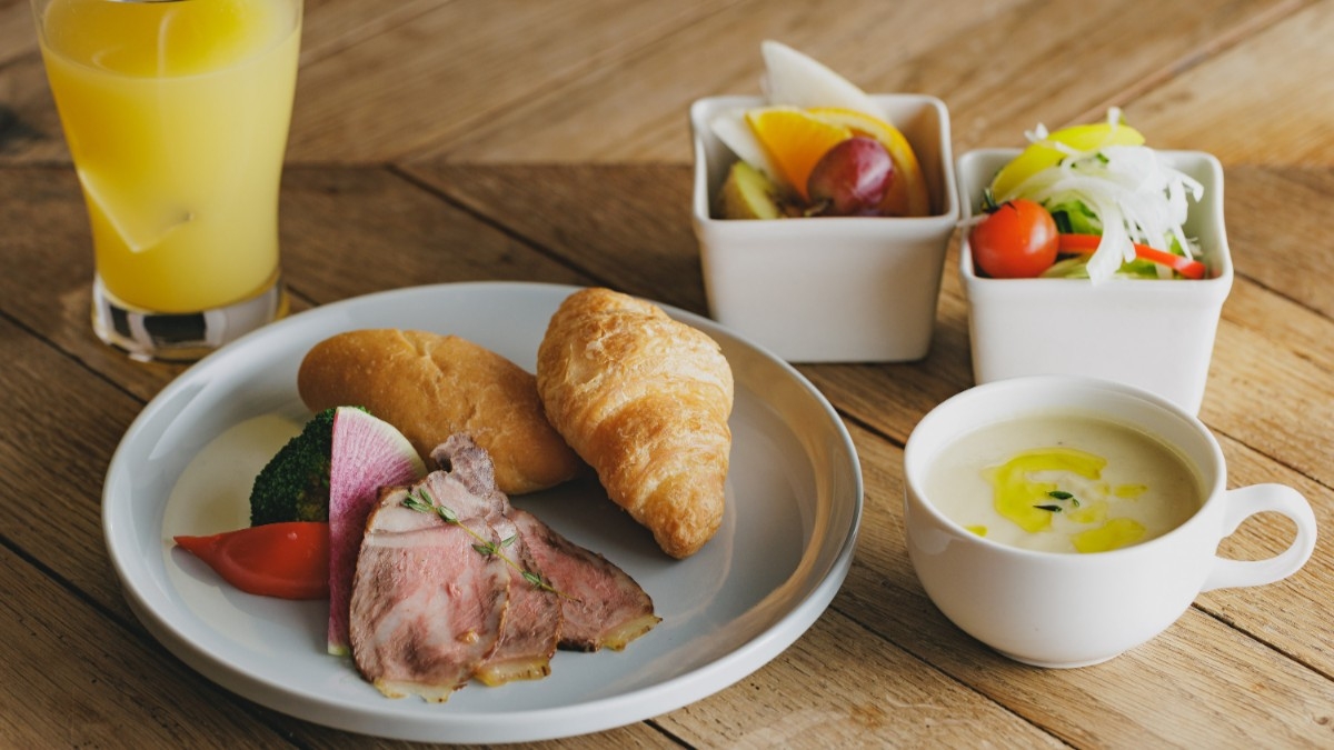 【OPEN記念10％OFF】【フリードリンク＆スナック！夕食メインは季節の肉料理】一泊二食付きプラン