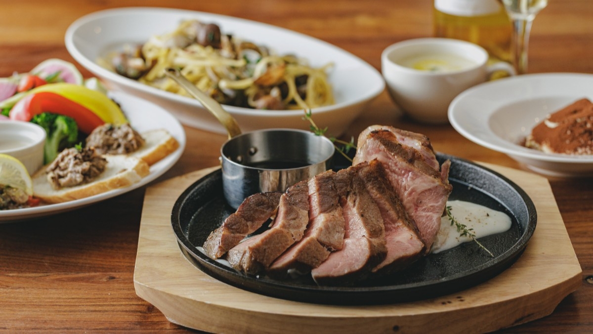 【OPEN記念10％OFF】【フリードリンク＆スナック！夕食メインは季節の肉料理】一泊二食付きプラン