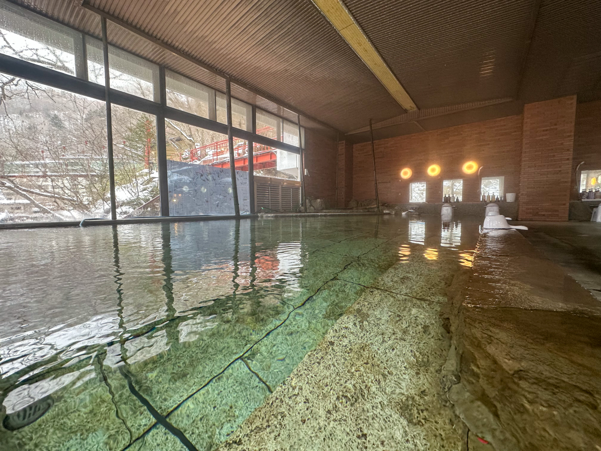 ［大浴場］奥日光の大自然と渓谷美に囲まれた秘湯『川俣温泉』で静寂と癒しに満ちたひとときを