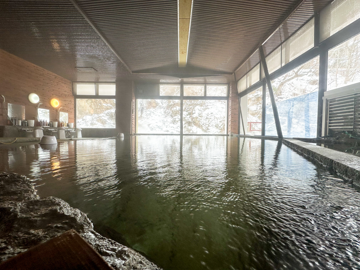 ［大浴場］奥日光の大自然と渓谷美に囲まれた秘湯『川俣温泉』で静寂と癒しに満ちたひとときを