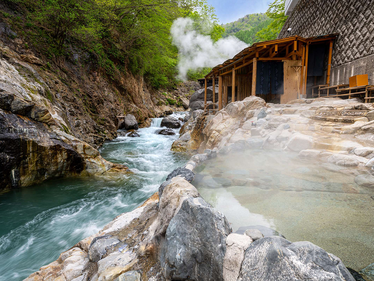［露天風呂］奥日光の大自然と渓谷美に囲まれた秘湯『川俣温泉』※冬季期間営業停止しております。