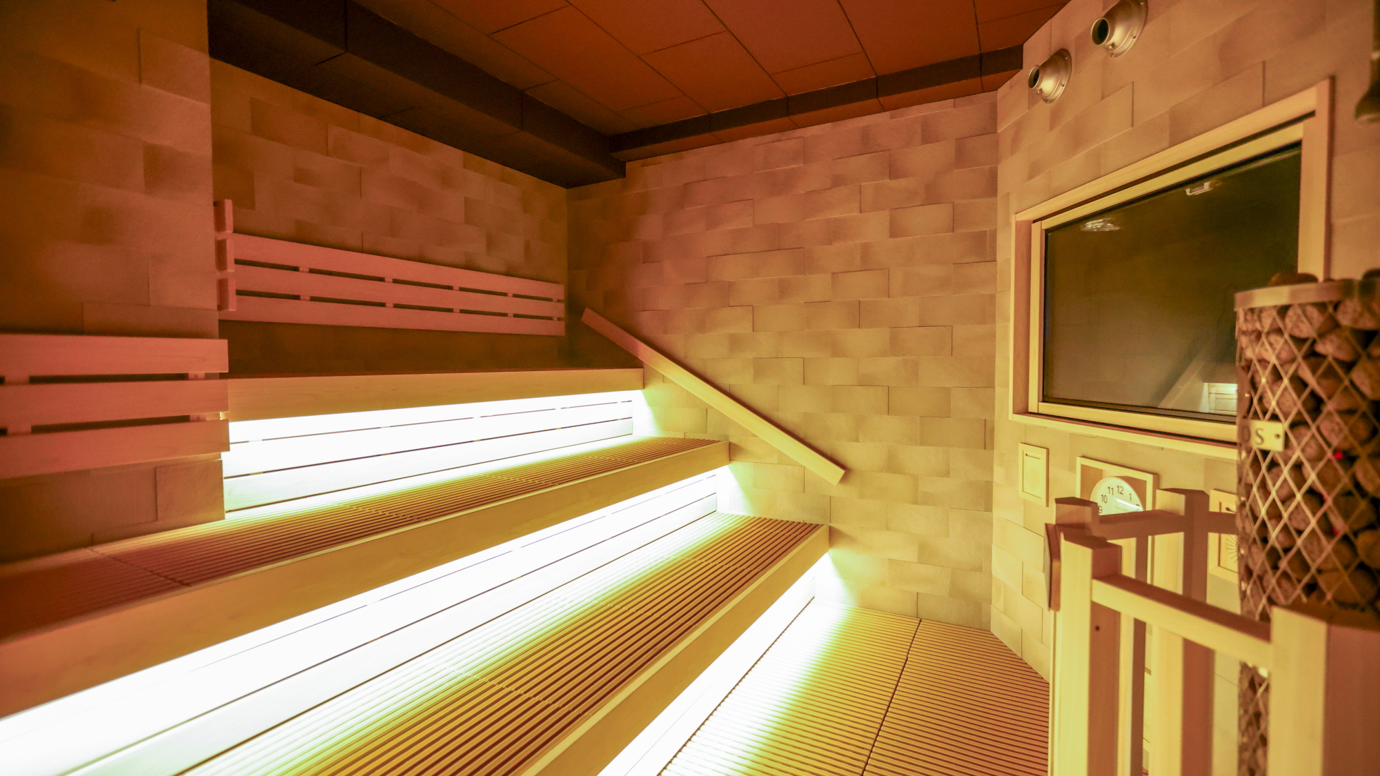 ◆男性大浴場 ＜オートロウリュサウナ＞（温度：約90℃）