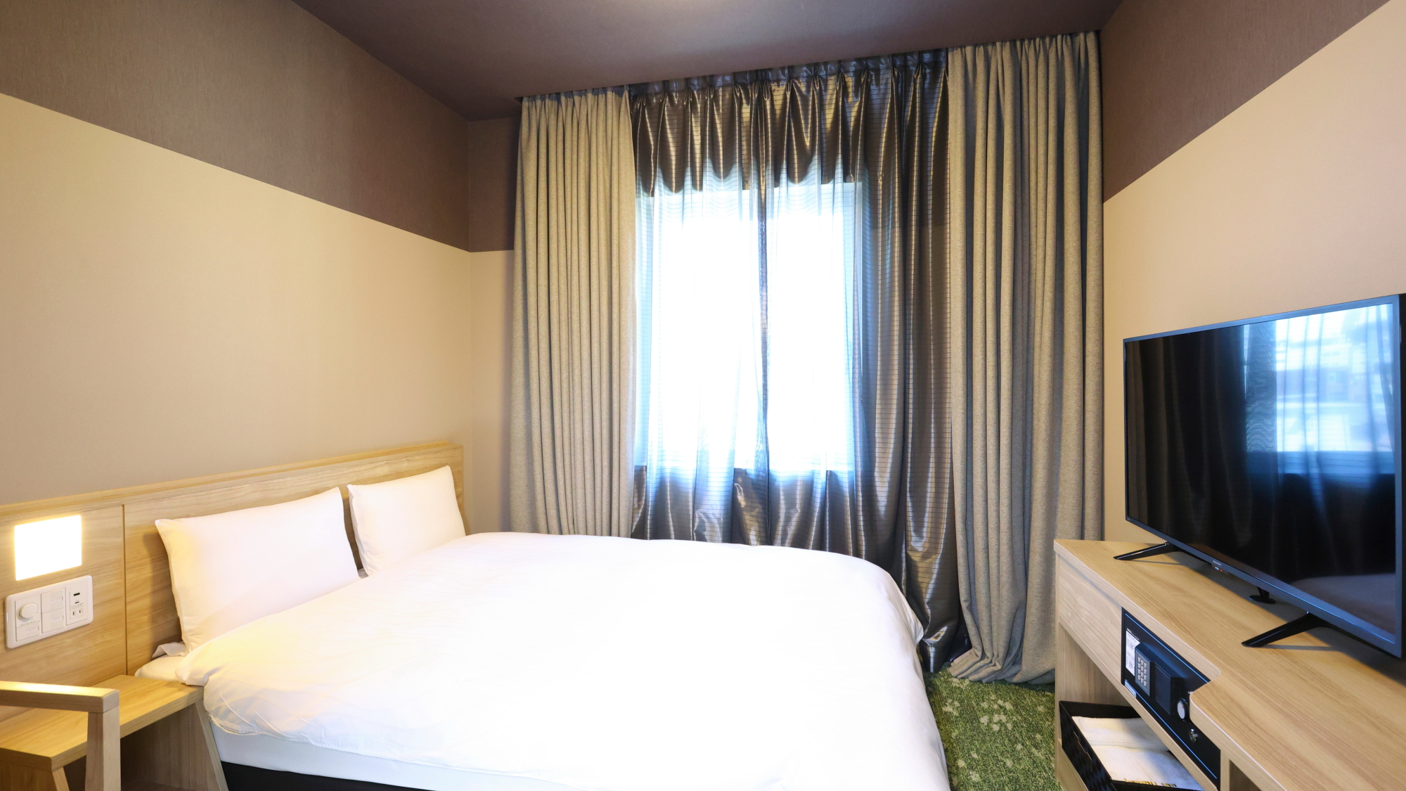 ◆ダブルルーム ◆15.0～16.2平米 ◆140cm&times;195cm&times;1台