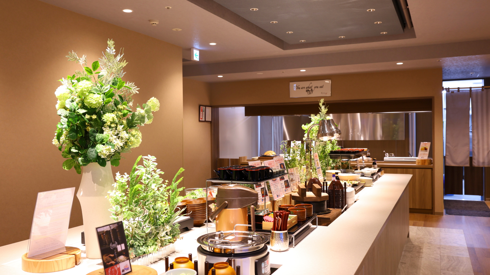 ◆朝食会場　レストラン「OASIS」