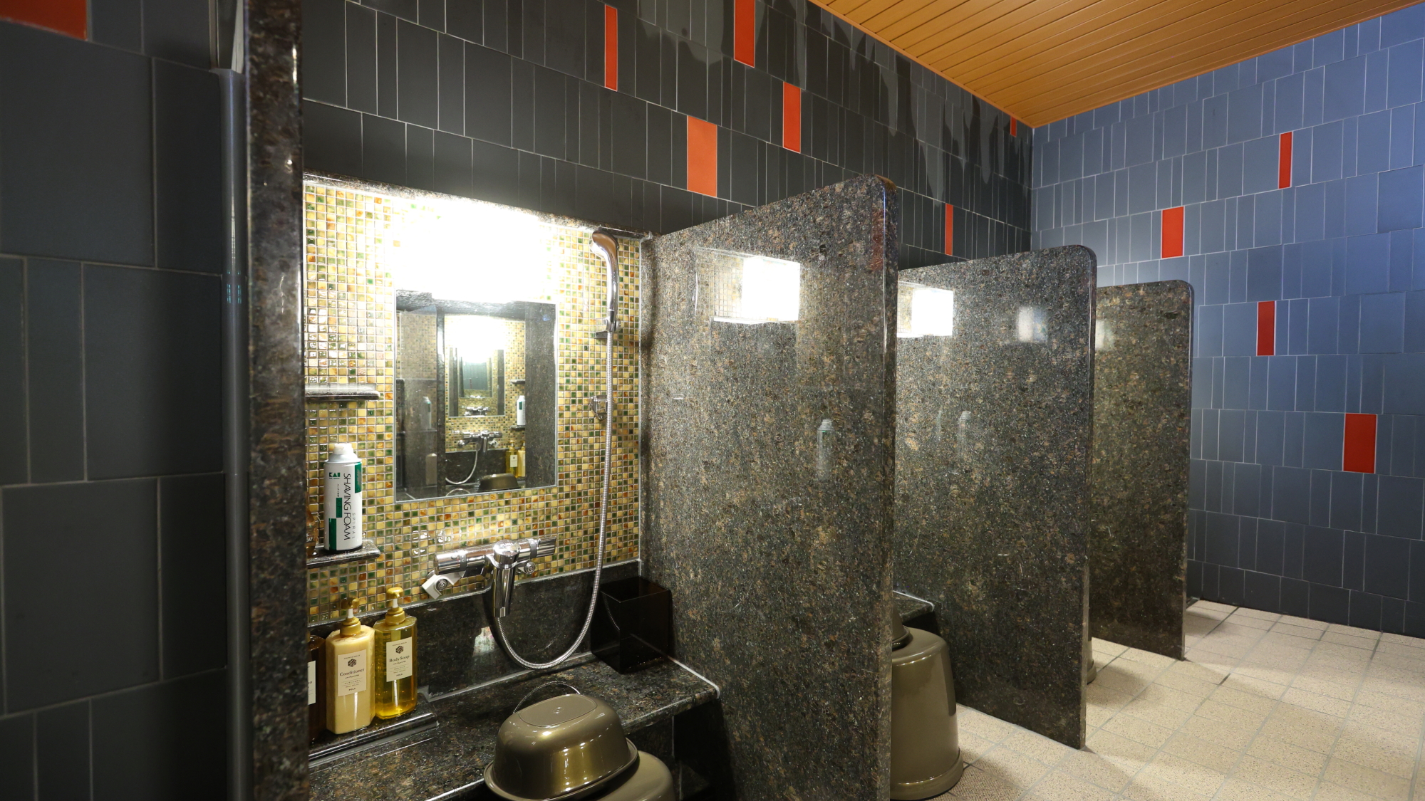 ◆男性大浴場洗い場（カラン：10個）