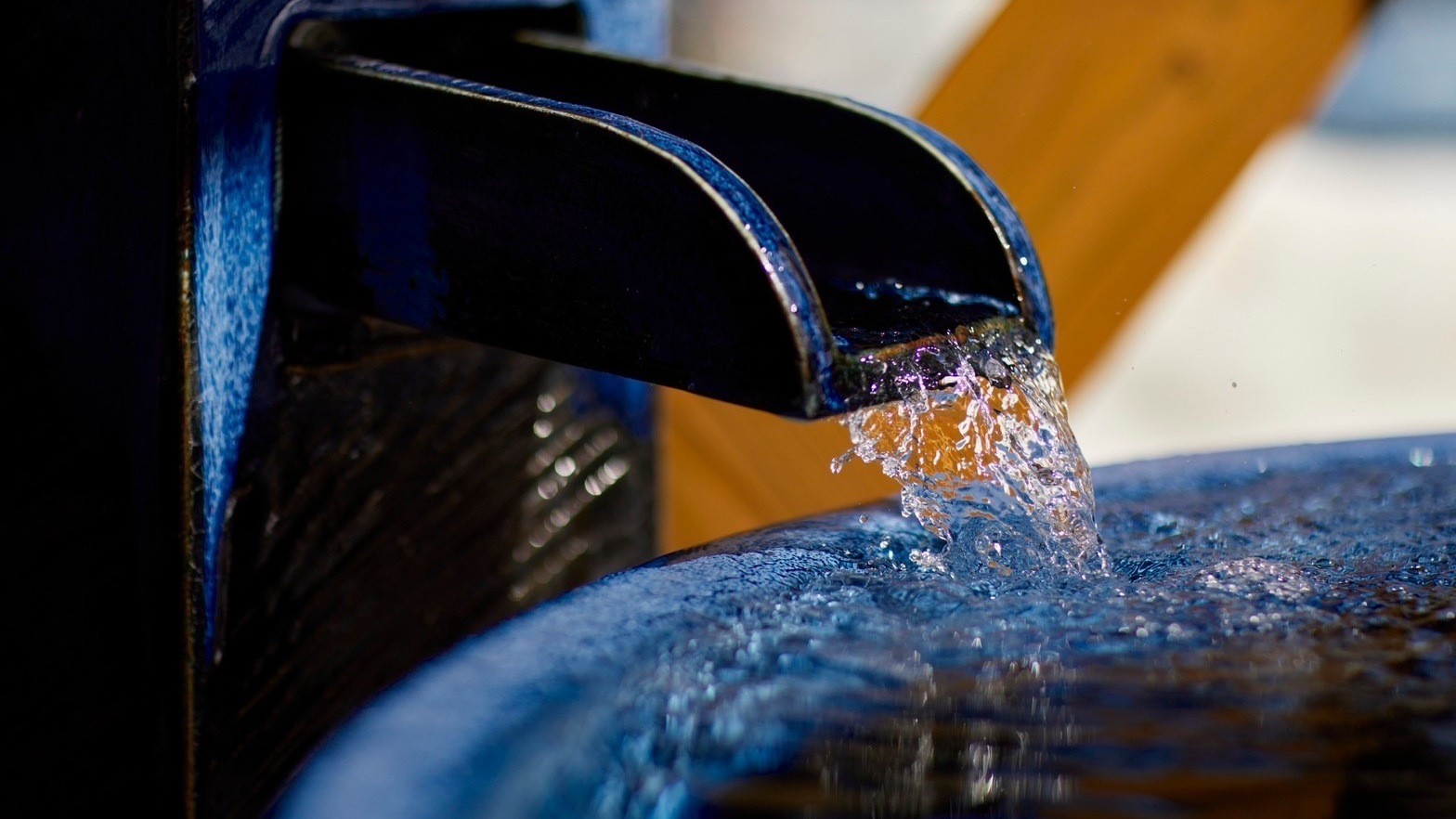 信楽焼の陶器の水風呂