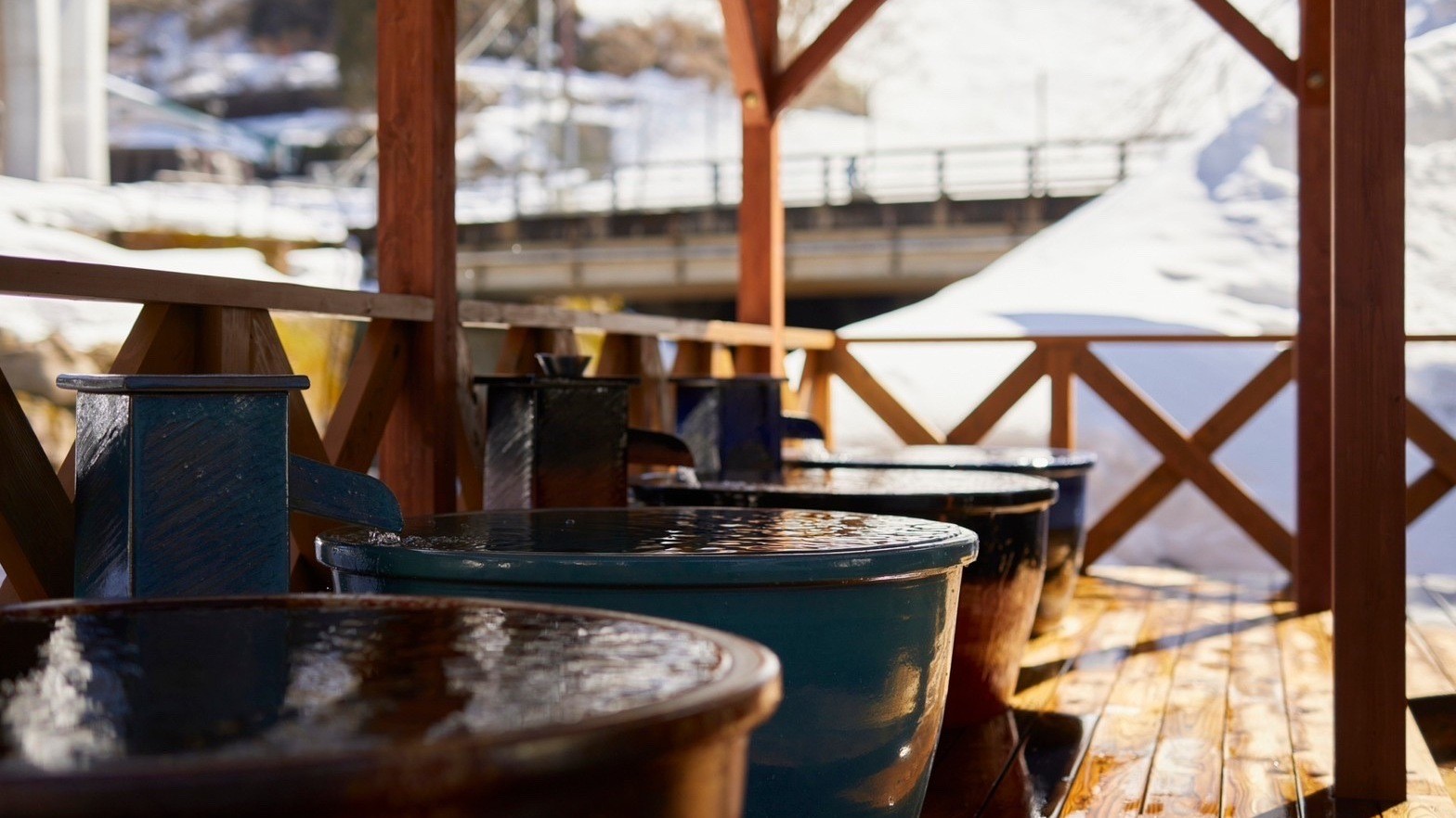 信楽焼の陶器の水風呂
