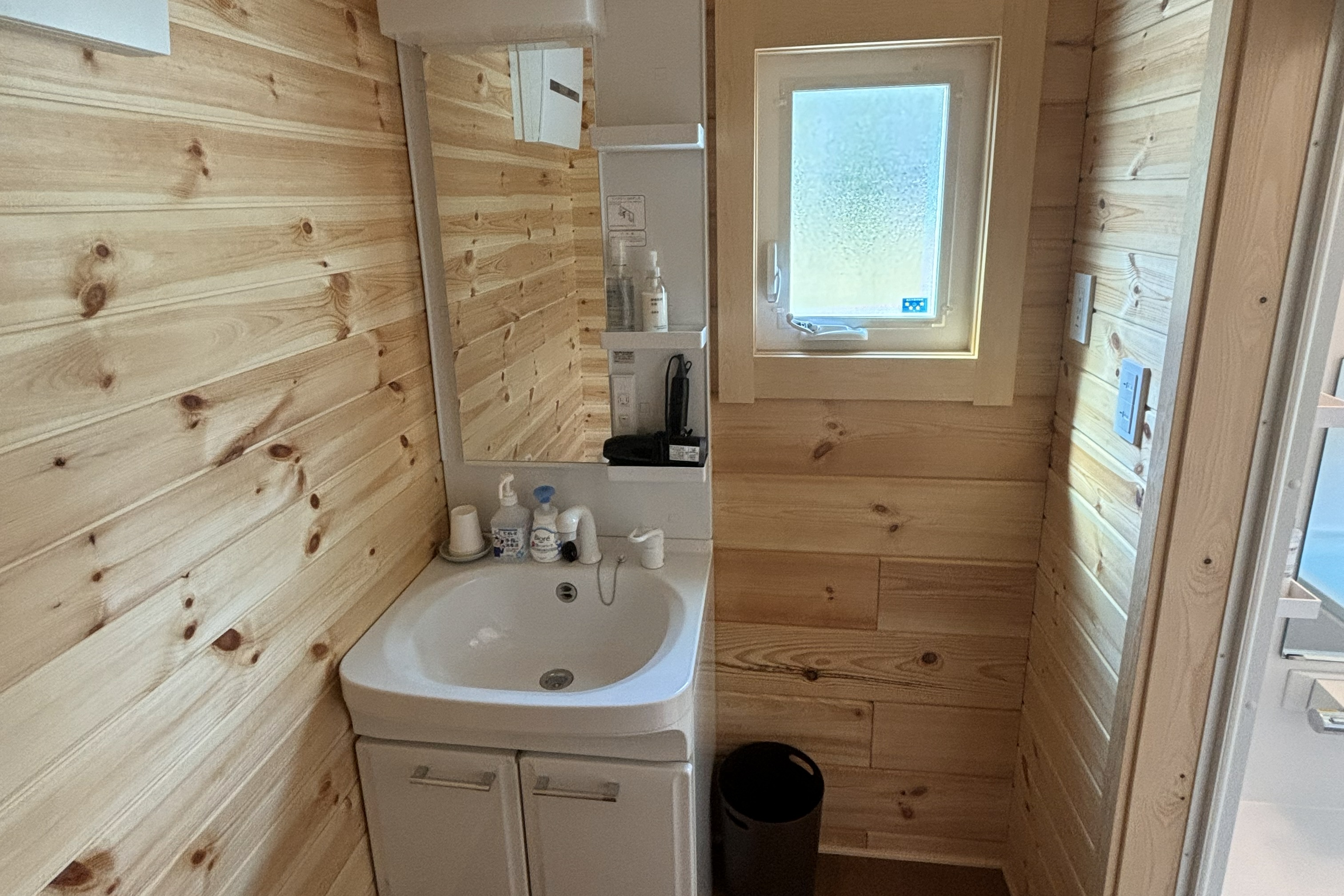 ログトレーラー部屋