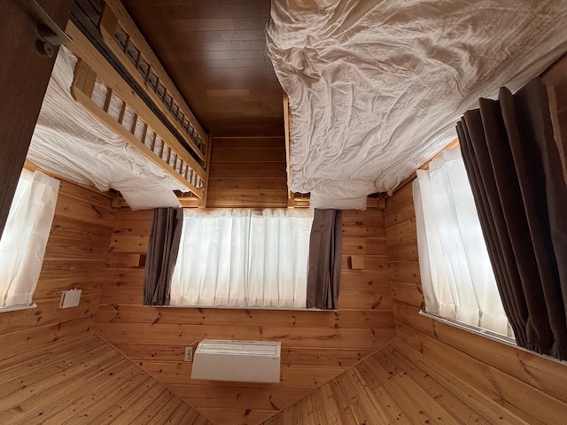 ログトレーラー部屋