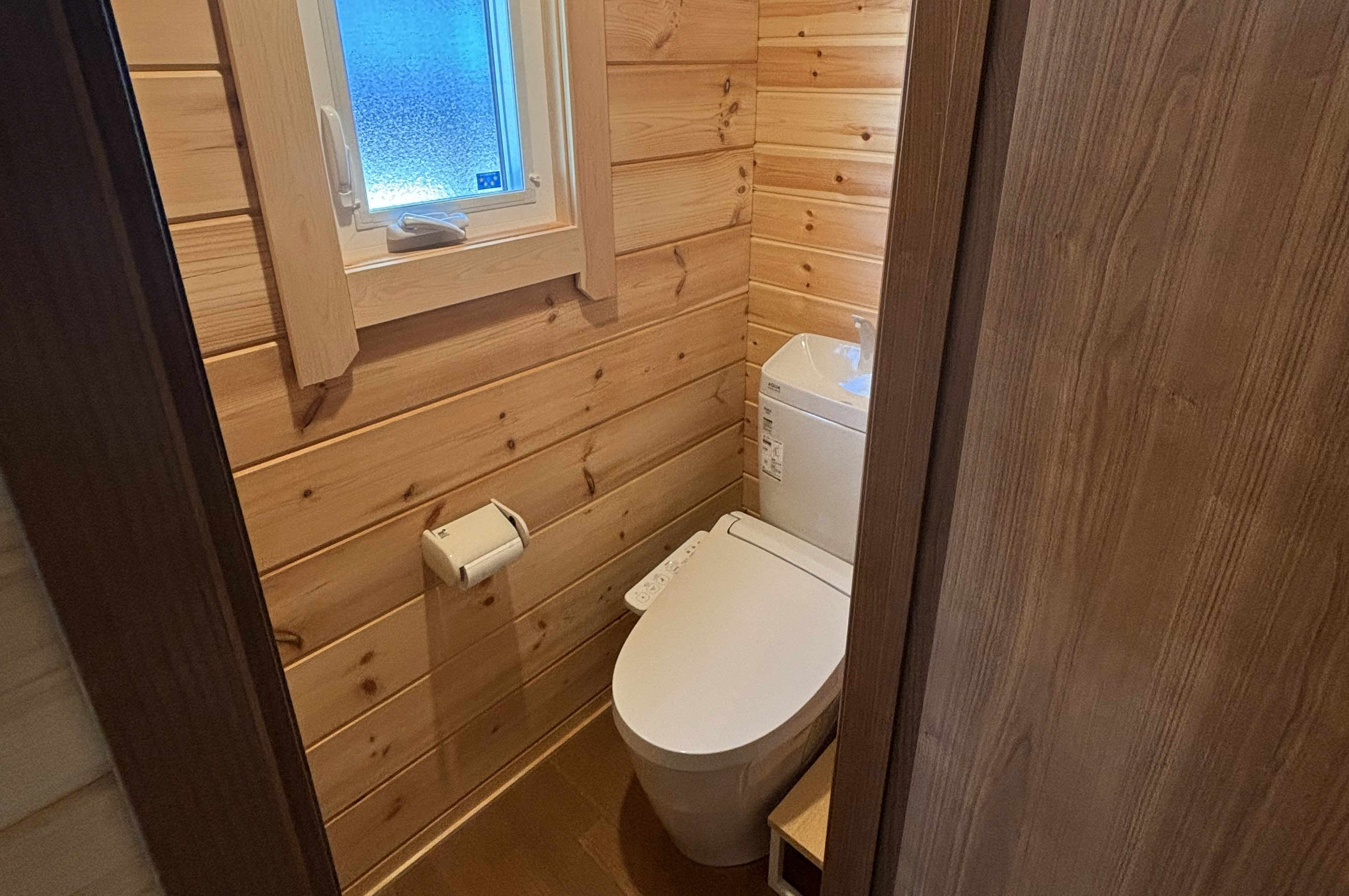 ログトレーラー部屋