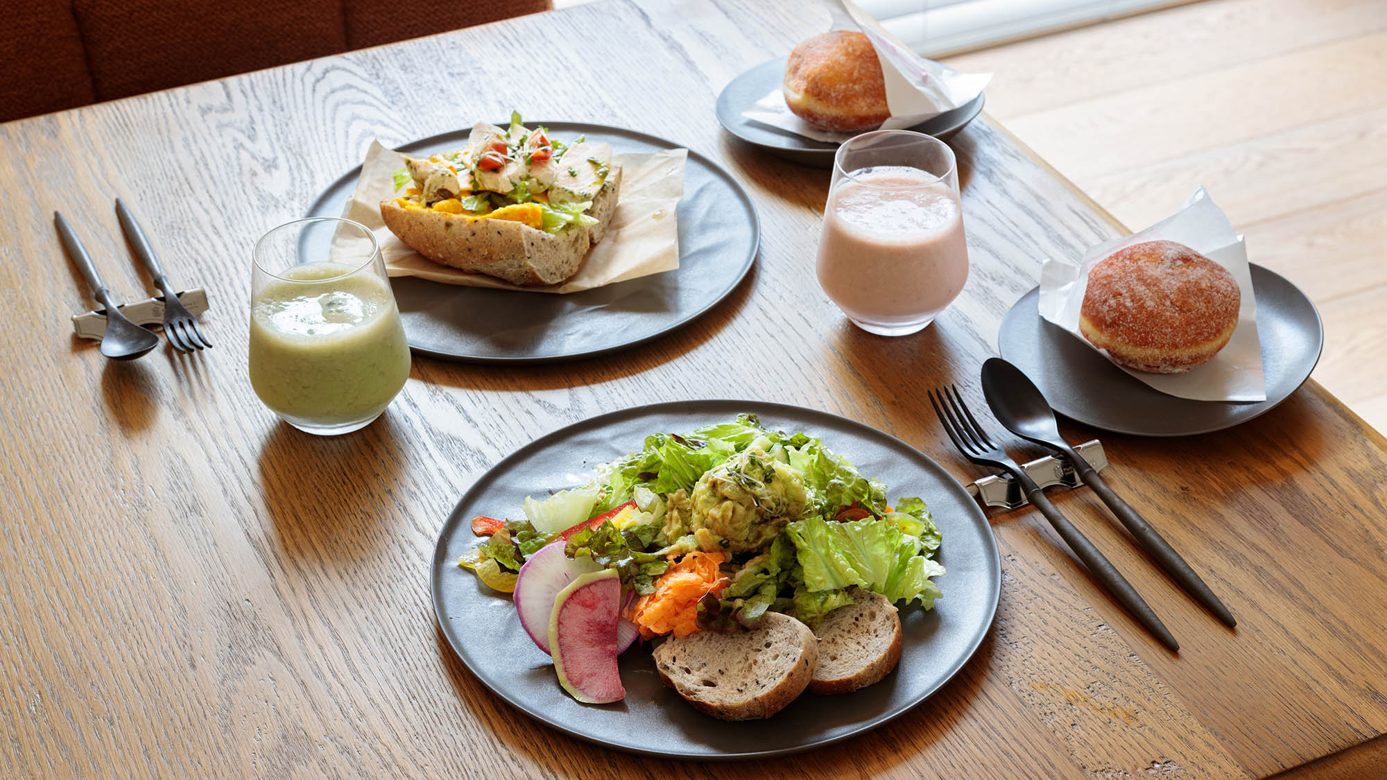 ・【siteB/ダイニング】鎌倉といえば鎌倉野菜。新鮮な地元野菜や果物で朝食はいかが