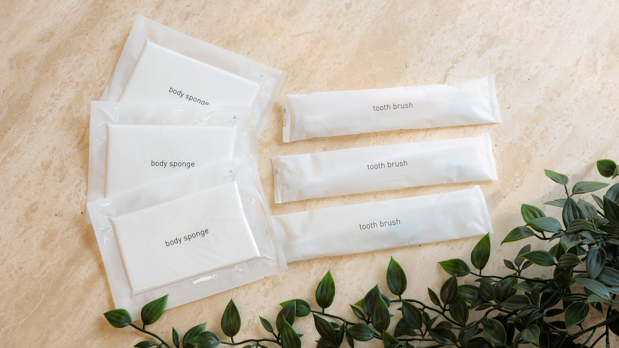 ・【アメニティ】歯ブラシ、ボディスポンジ、スリッパをご用意しております