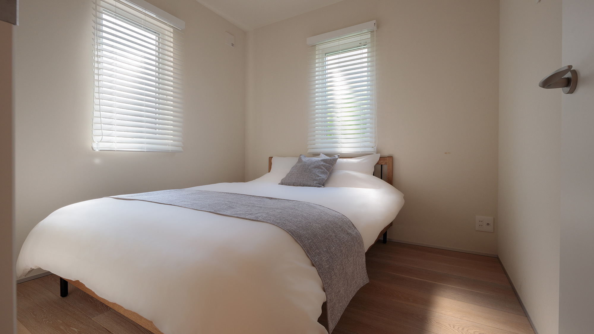 ・【siteB/寝室】ベッドは広めが嬉しいダブル仕様。最大6名様までご利用いただけます