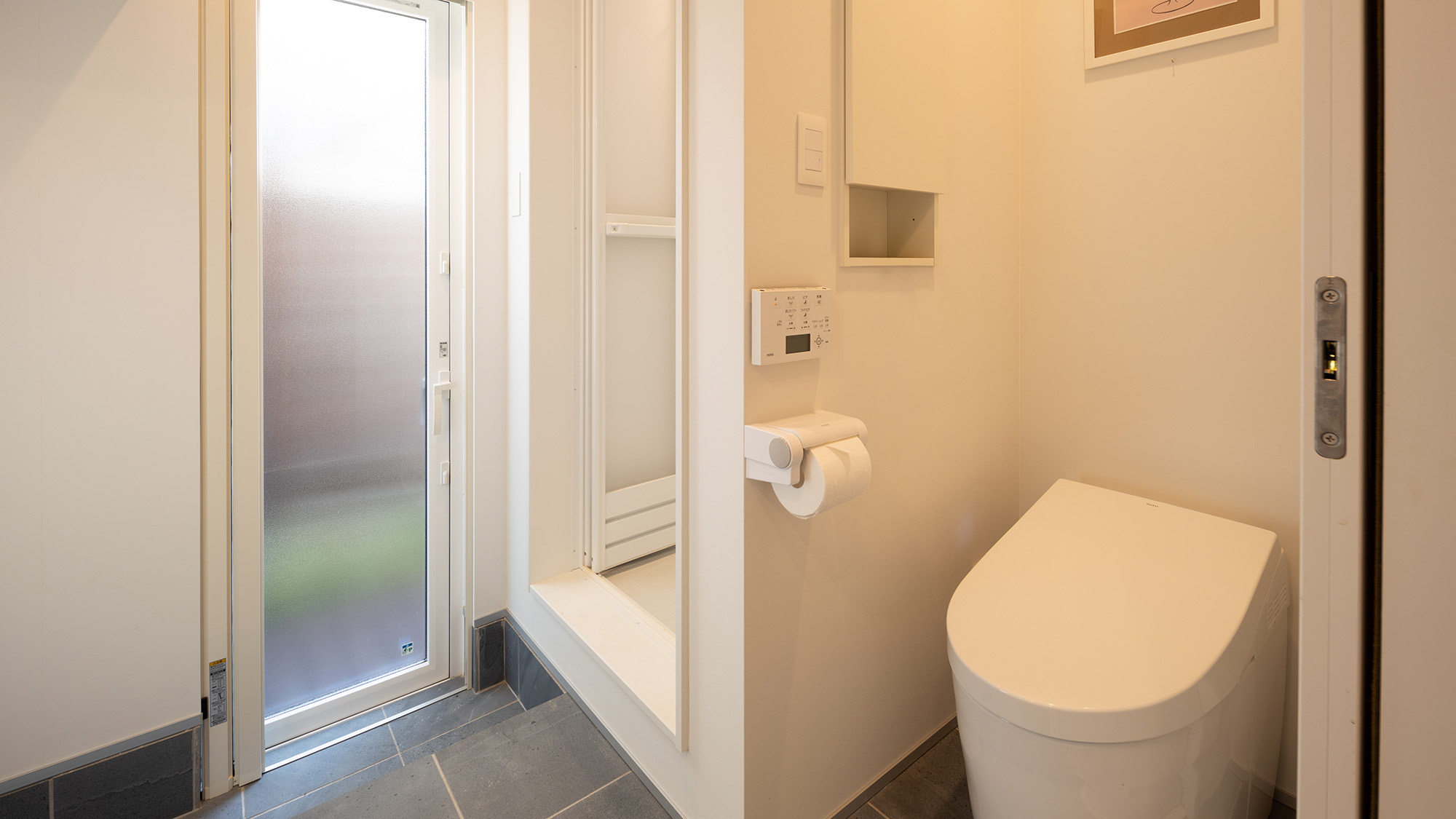 ・【siteB/トイレ】温水洗浄機能付きで快適にご利用いただけます