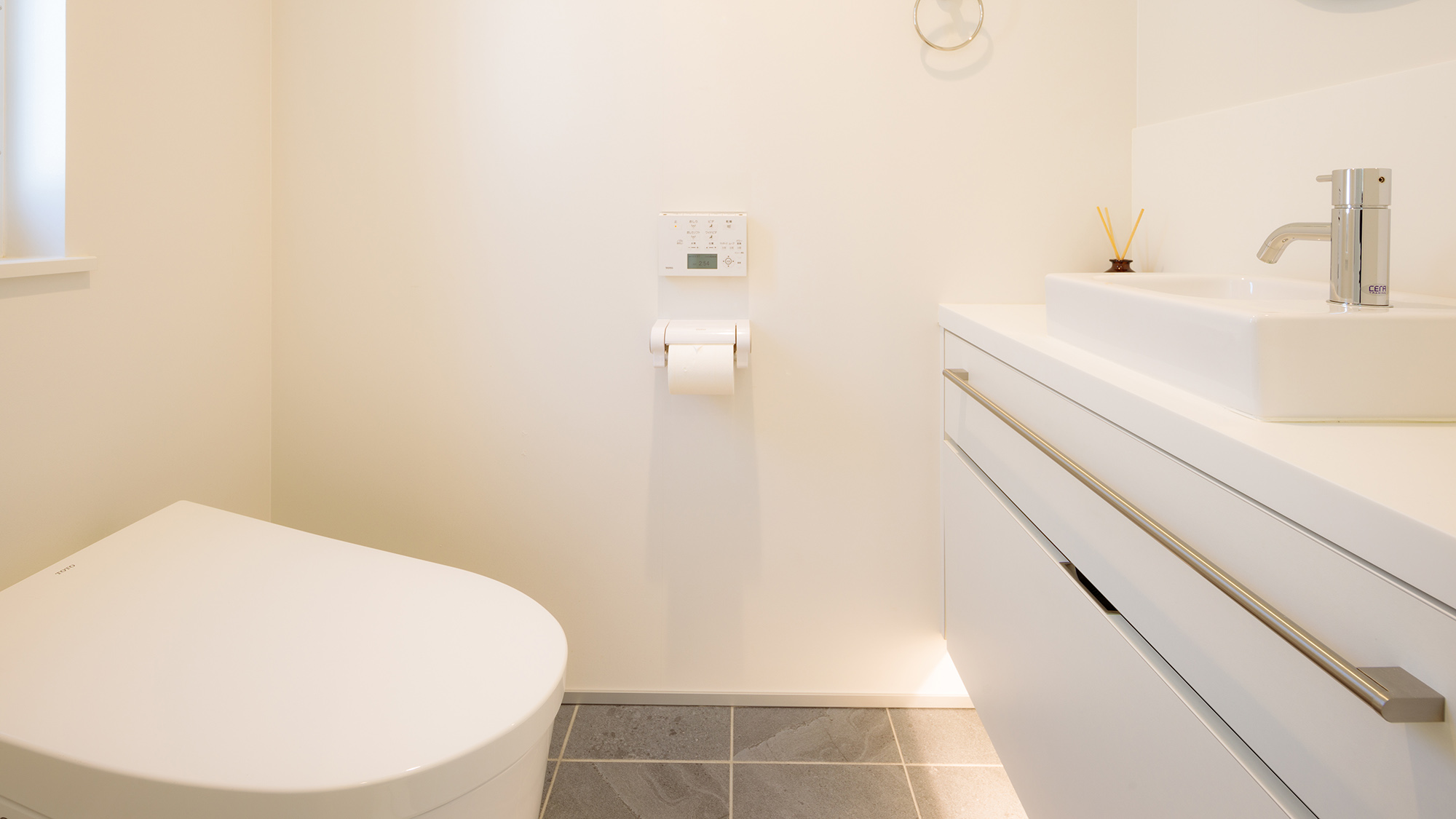 ・【siteB/トイレ】快適な温水洗浄機能付き