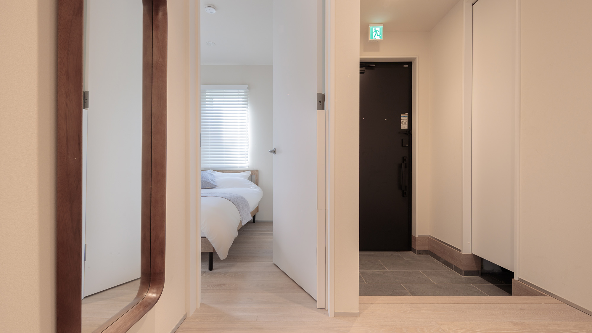 ・【siteB/玄関】正面の入口からお入りください。セルフチェックインをお願いします