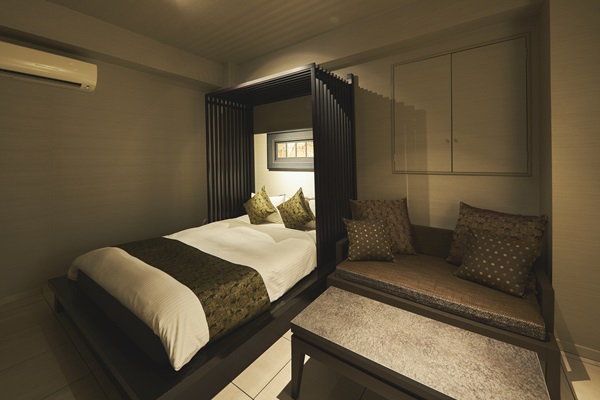 １～２名さまでご宿泊が可能。 コンパクトなお部屋で、必要最低限のものがそろっております。 長期滞在にもおすすめ。