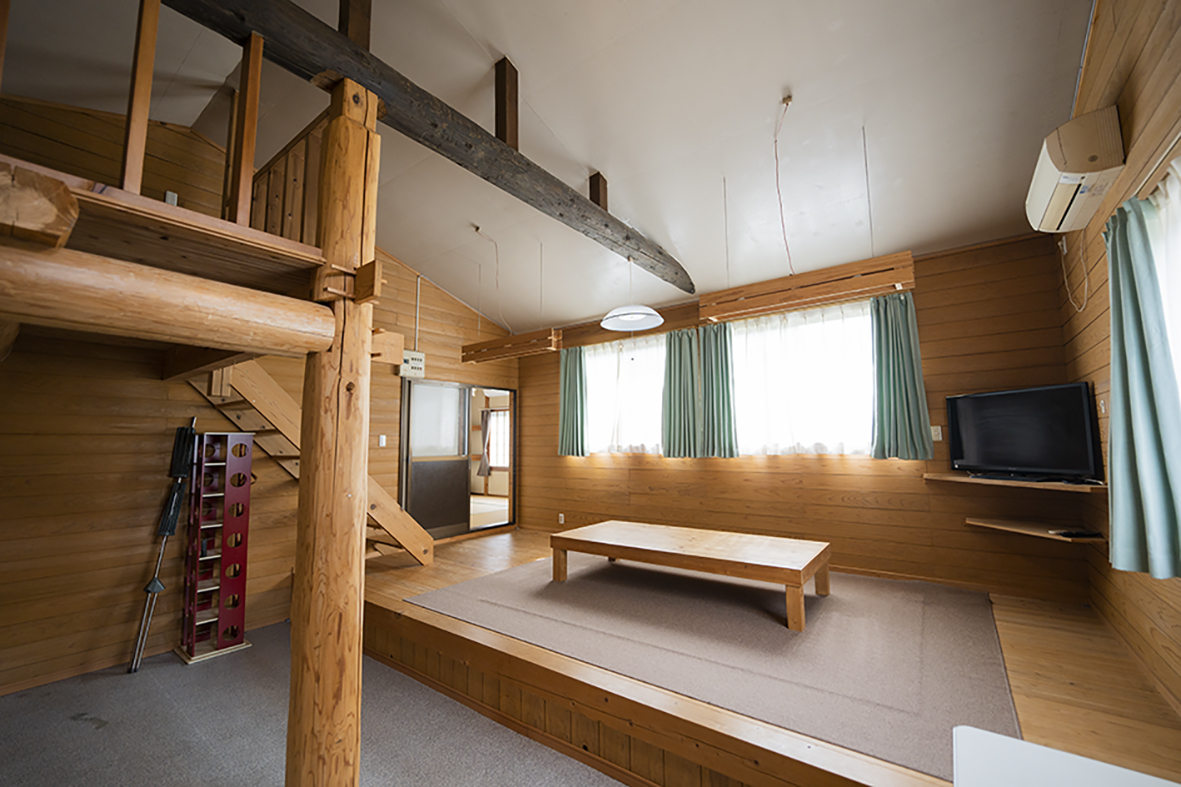 リビング：カップルからグループまでワイワイ・ガヤガヤと、、、、！