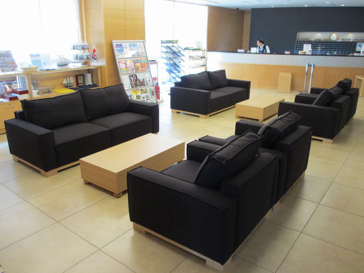 フロントソファー