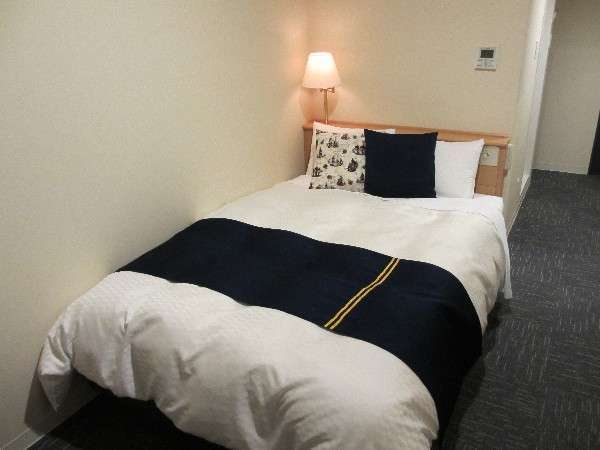 【洋室スタンダードダブル】バス・シャワートイレ・WiFiと有線LAN・お客様冷蔵庫付