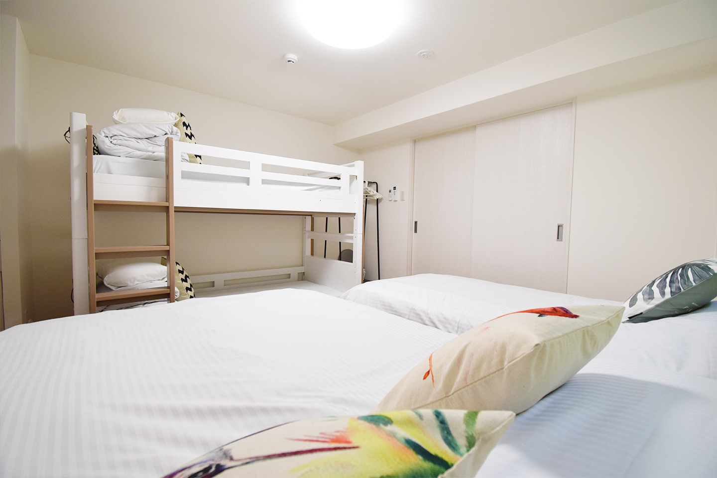 304 (6人部屋)　ベッドルーム