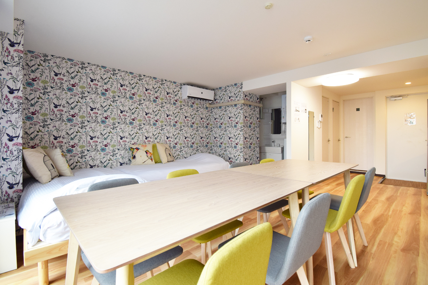 301 (6人部屋)　リビング