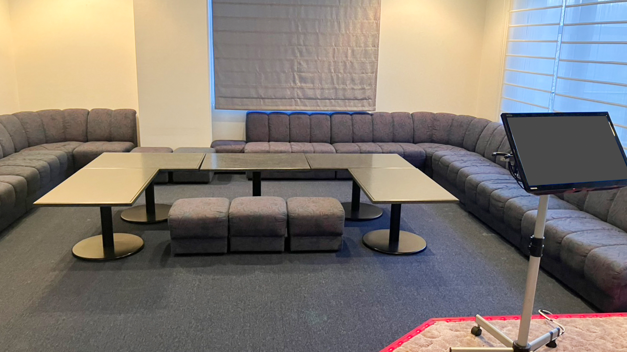 【カラオケルーム】