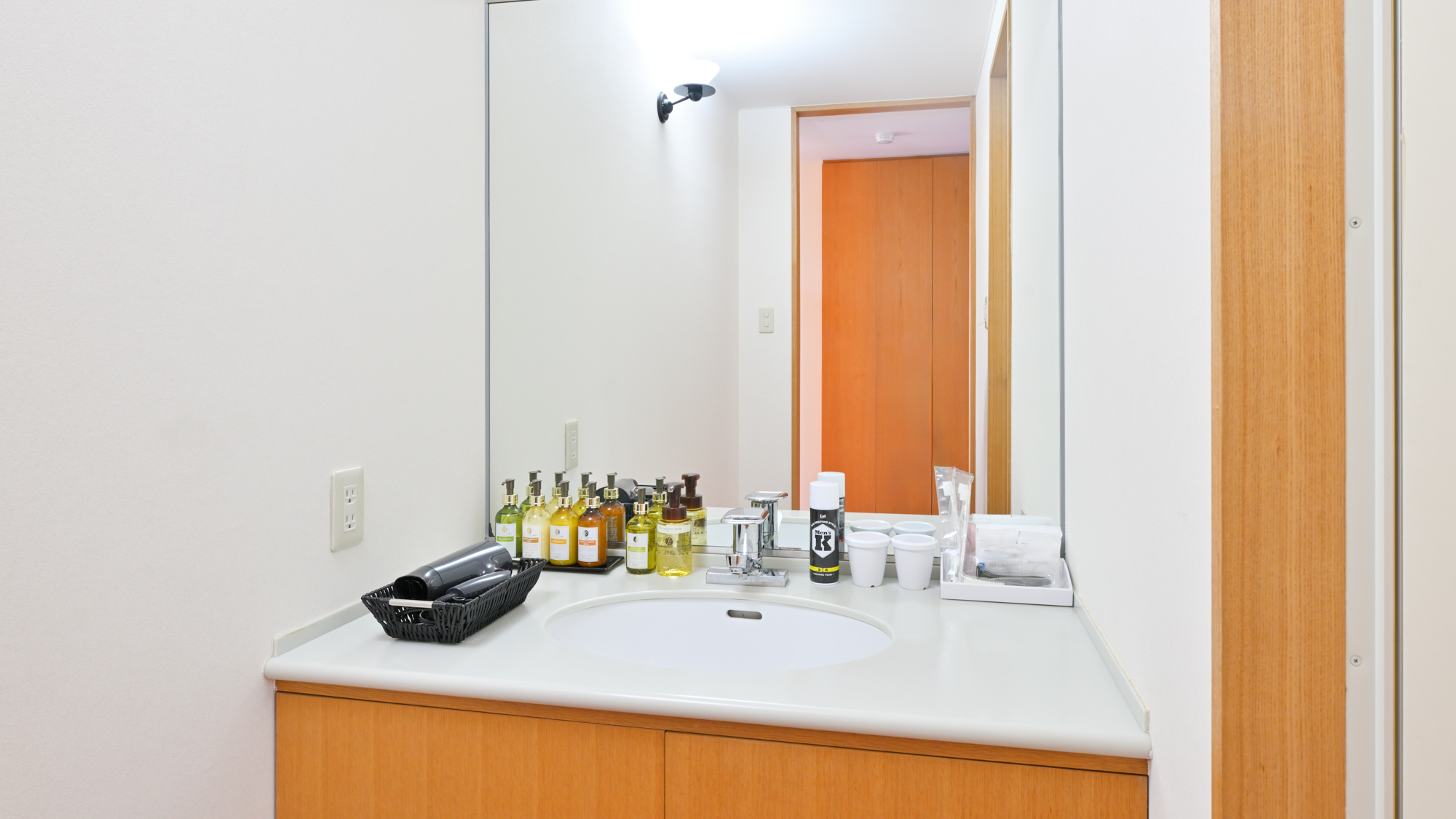 【洋モダン洋室】 37平米